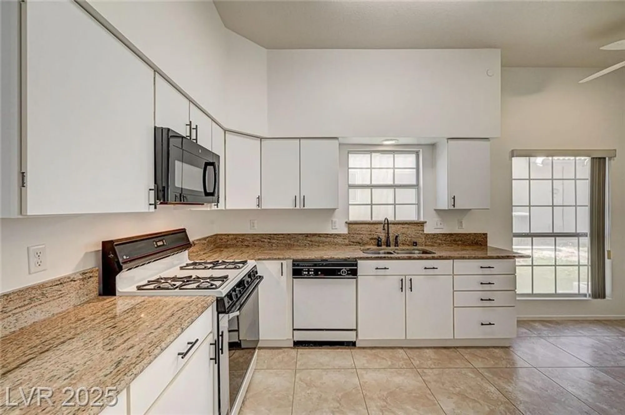 Property Slideshow image 14 of 53 | 4821 cedar lawn way, Las Vegas, NV, 89130