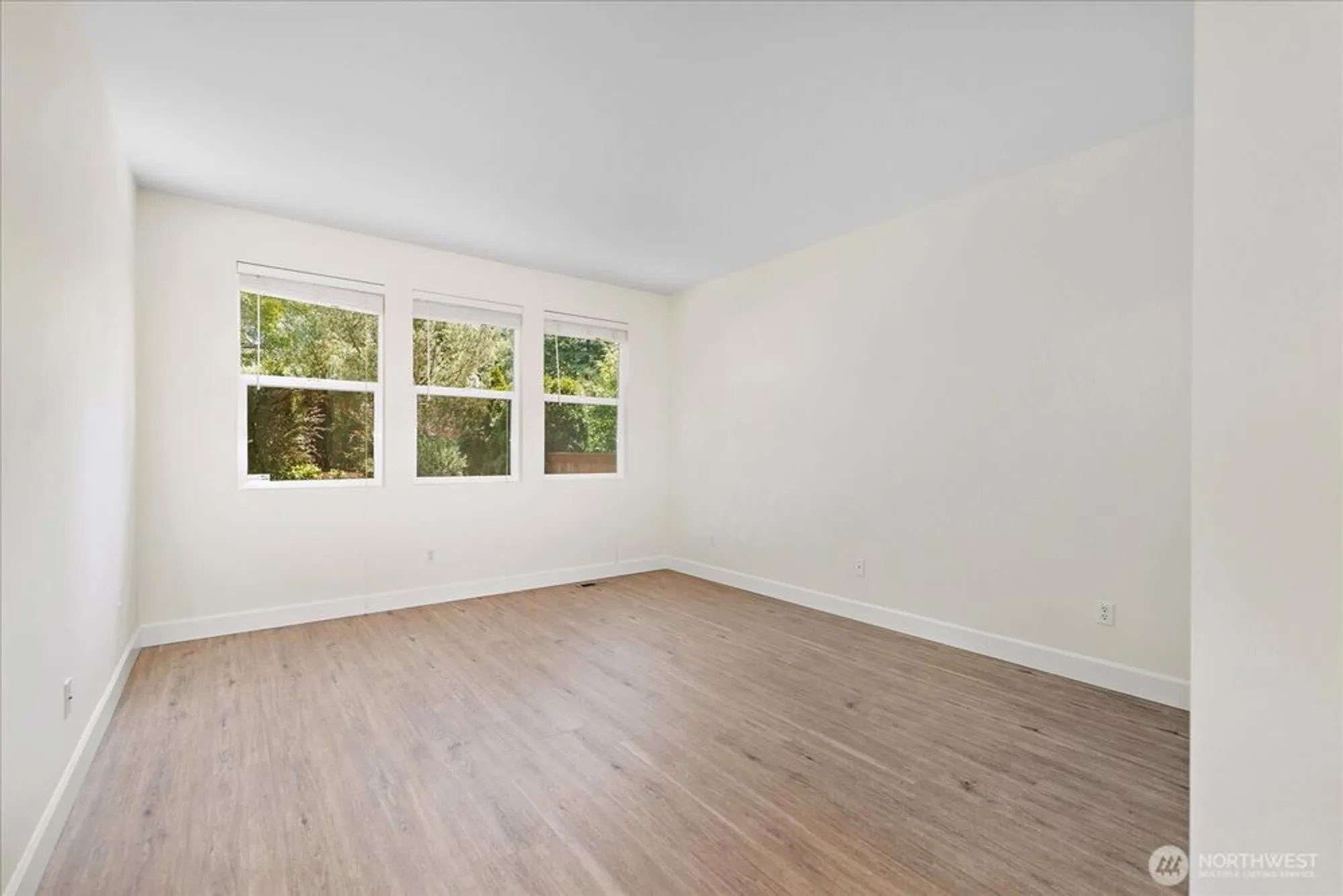 Property Slideshow image 14 of 32 | 13720 231st ln, Redmond, WA, 98053