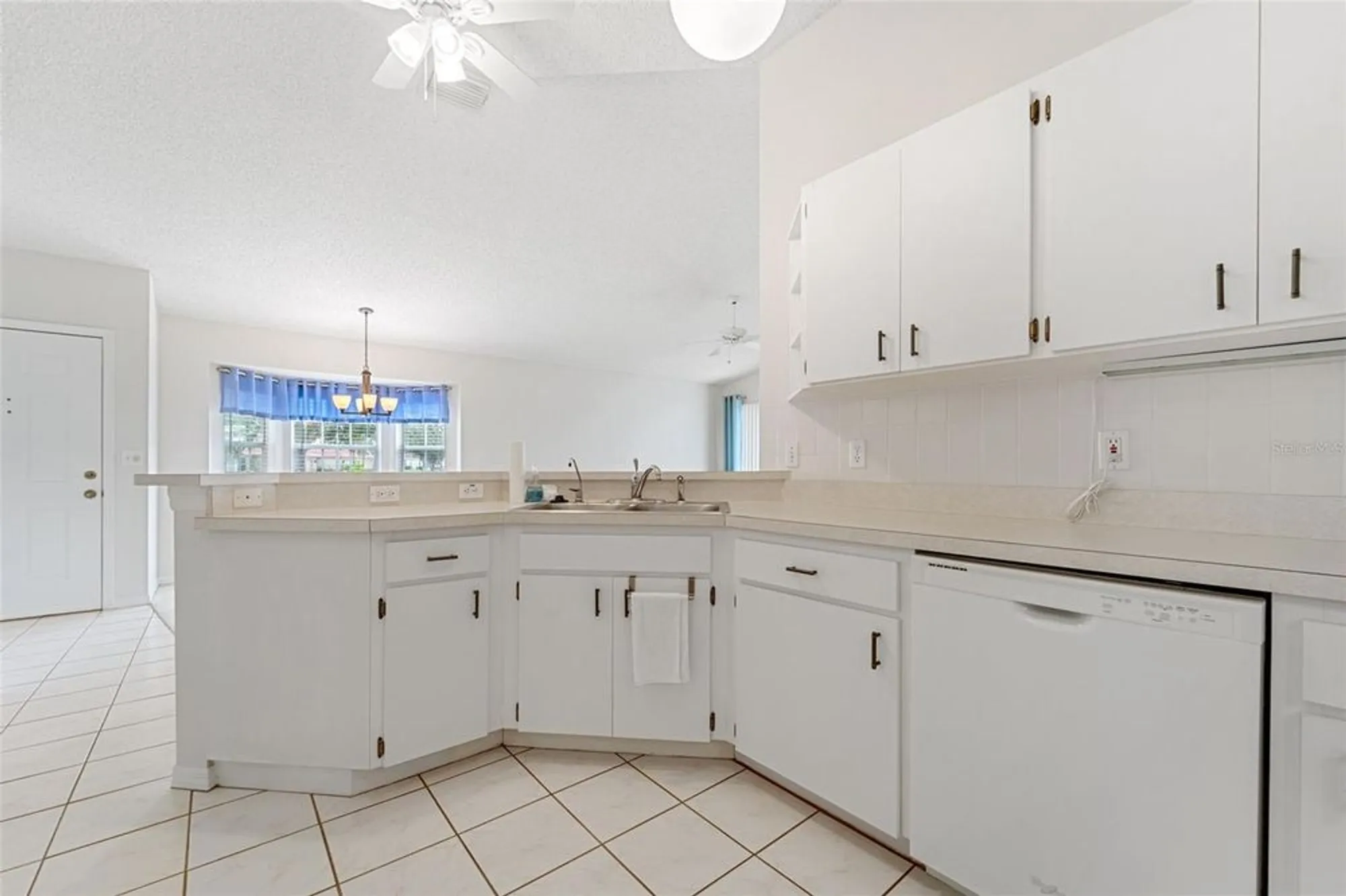 Property Slideshow image 10 of 43 | 2531 new haven cir # 2531, Sun City Center, FL, 33573