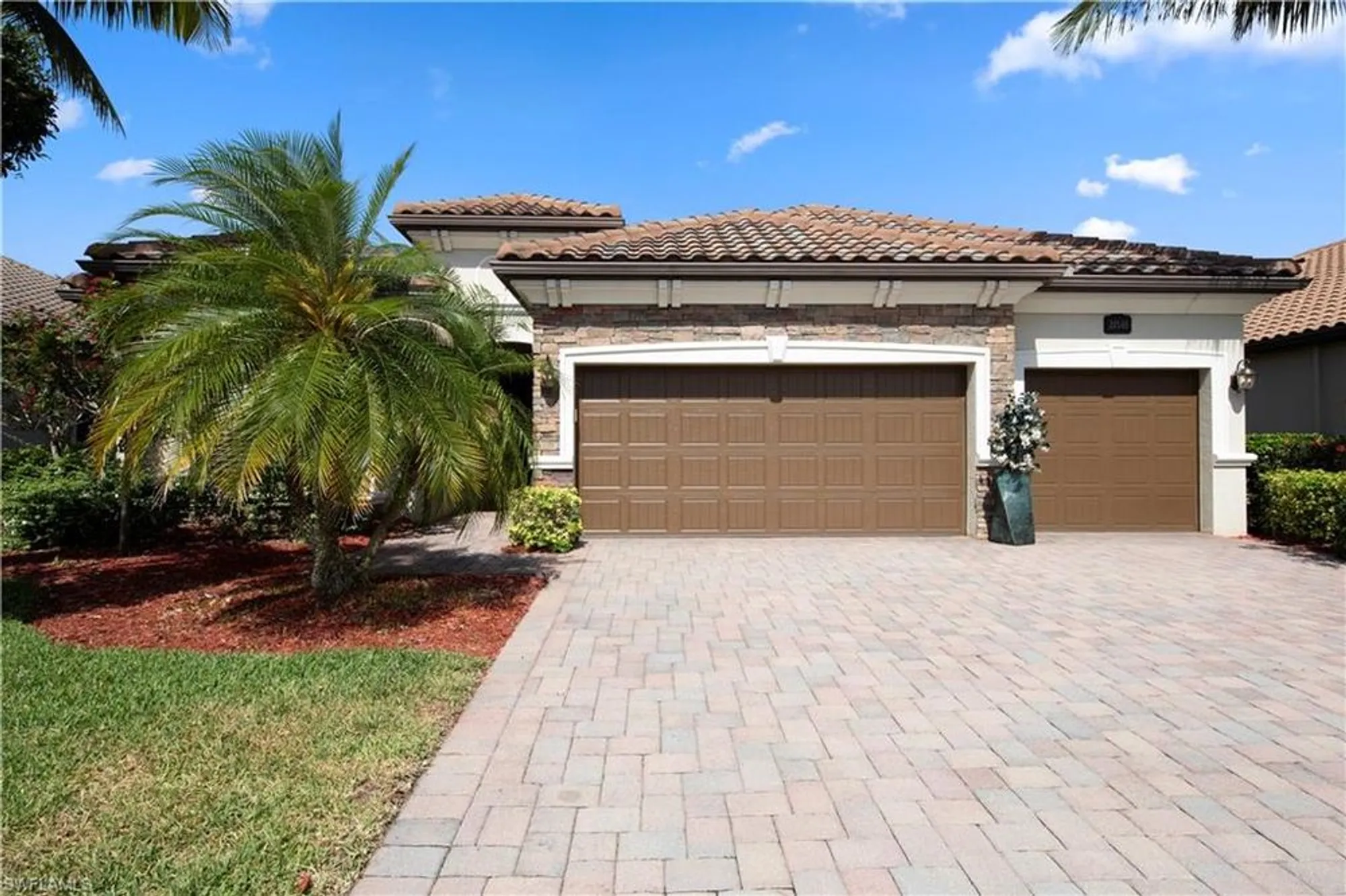 Property Slideshow image 4 of 47 | 28548 longford ct, Bonita Springs, FL, 34135