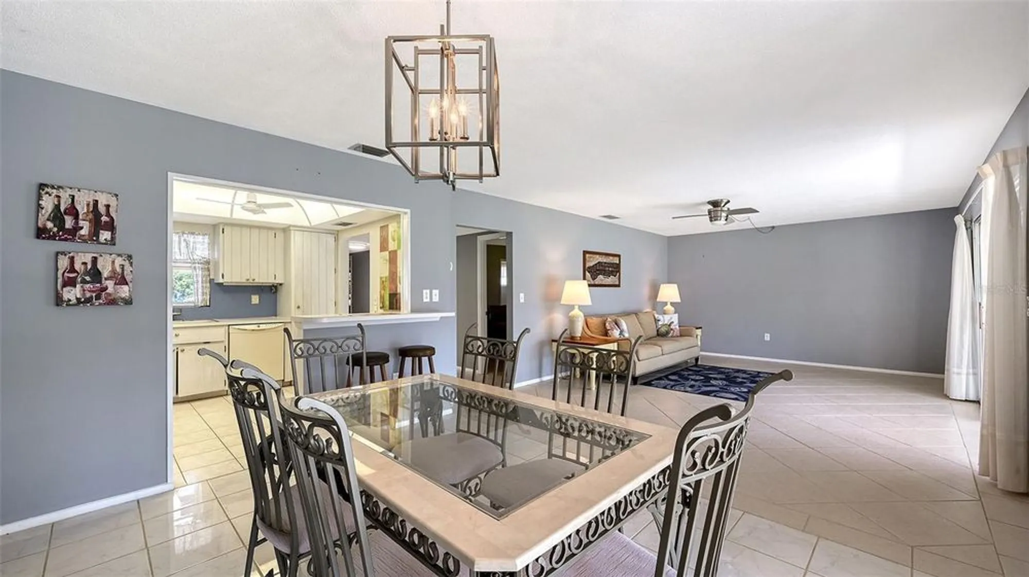 Property Slideshow image 10 of 47 | 5474 riverbluff cir v35, Sarasota, FL, 34231