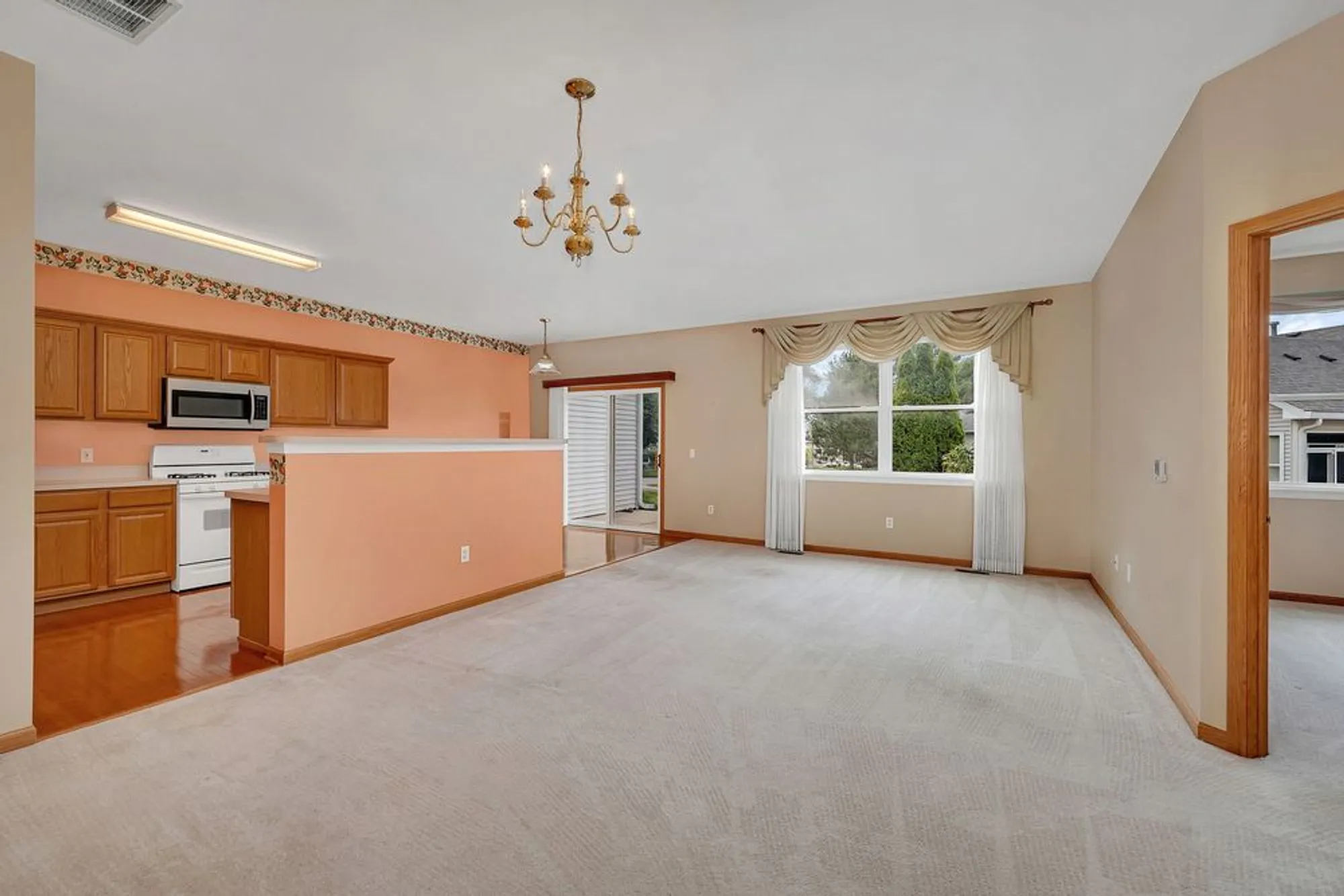 Property Slideshow image 7 of 25 | 1592 w cadillac cir, Romeoville, IL, 60446