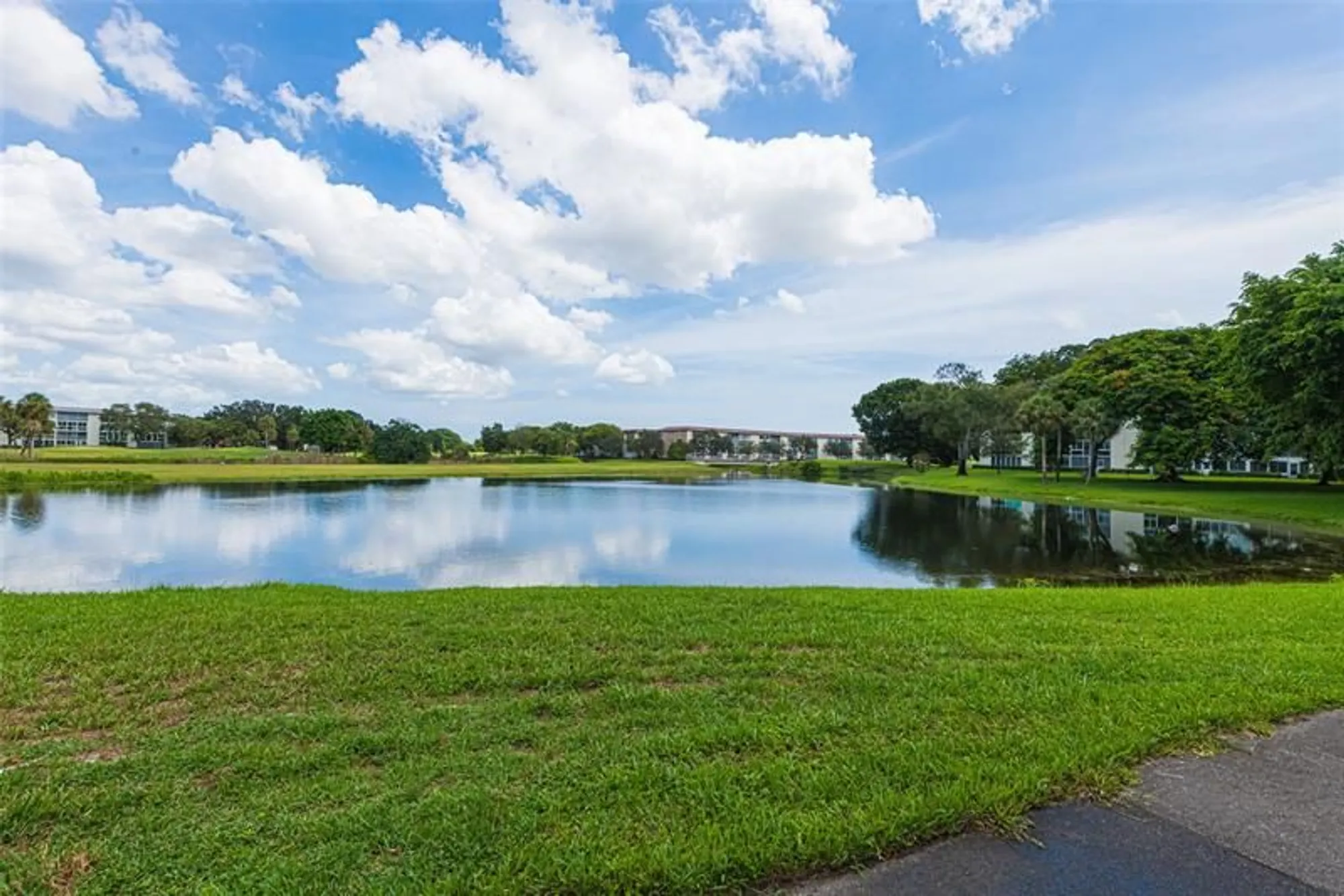 Property Slideshow image 12 of 16 | 2905 victoria pl g1, Coconut Creek, FL, 33066