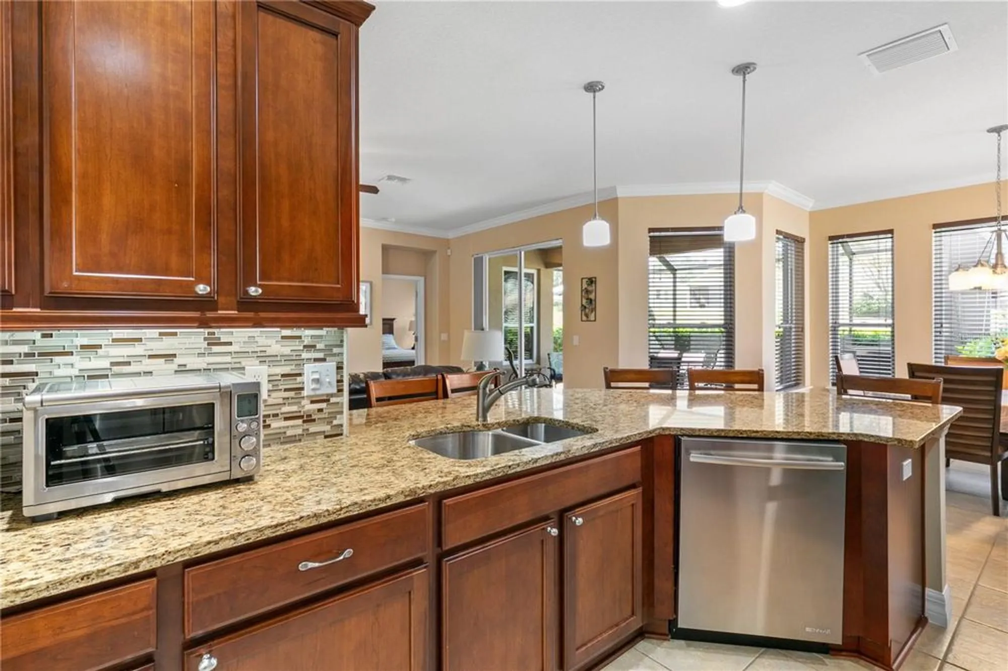 Property Slideshow image 13 of 49 | 105 cupania ct, Groveland, FL, 34736
