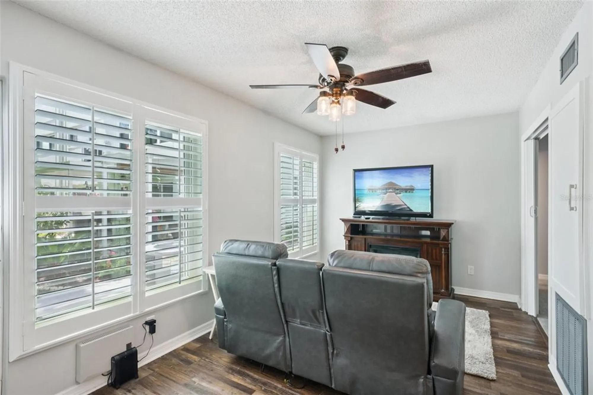 Property Slideshow image 13 of 46 | 2255 philippine dr 9, Clearwater, FL, 33763