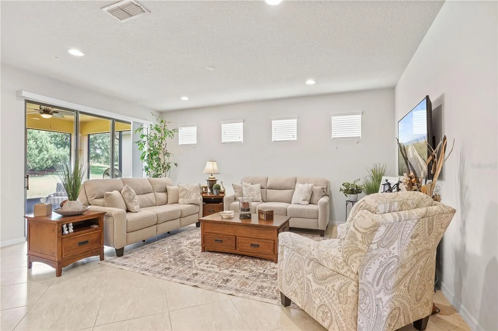 Property Slideshow image 6 of 53 | 329 alicante ct, Davenport, FL, 33837