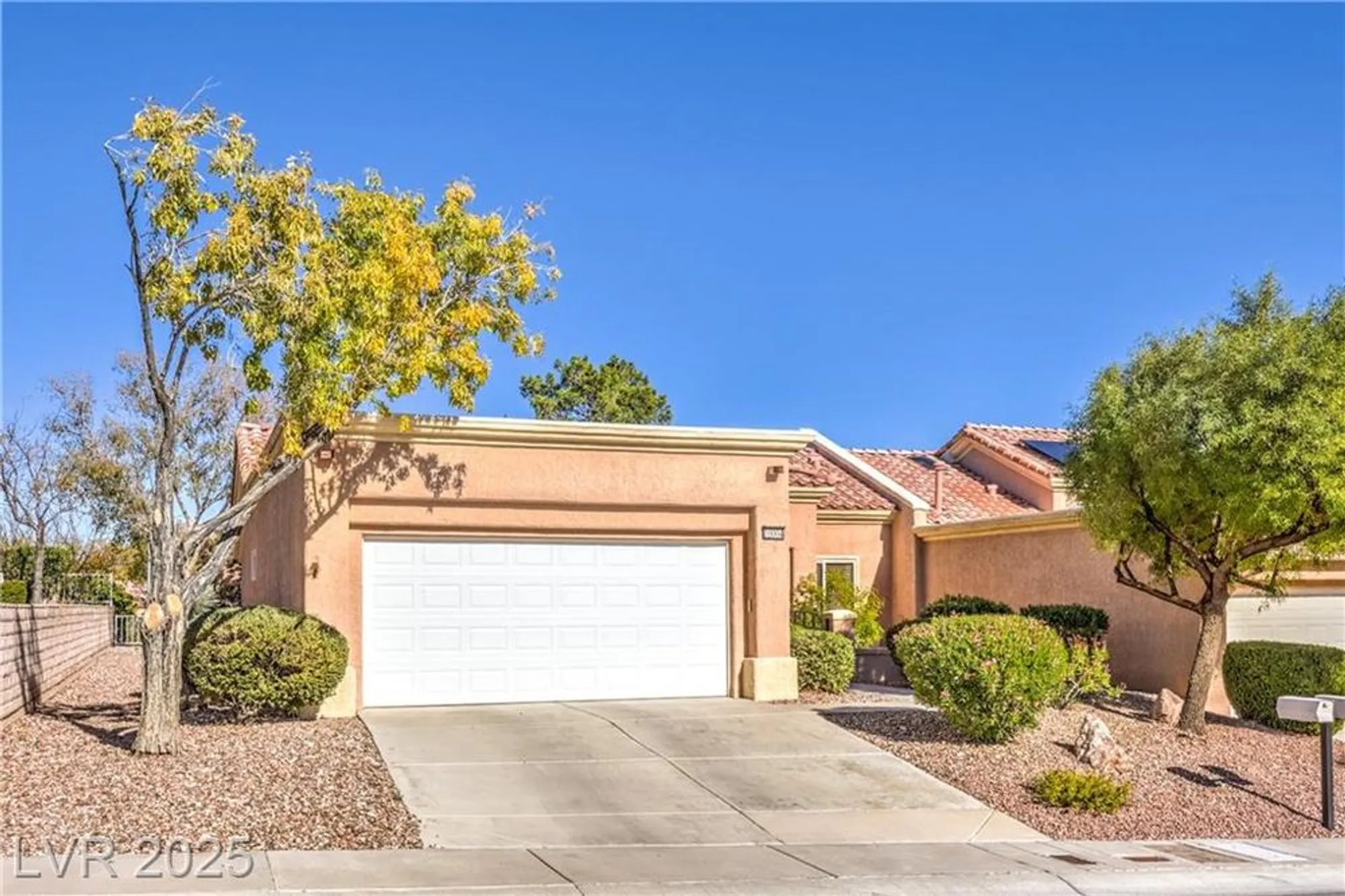 Property Slideshow image 3 of 57 | 10004 heyfield dr, Las Vegas, NV, 89134