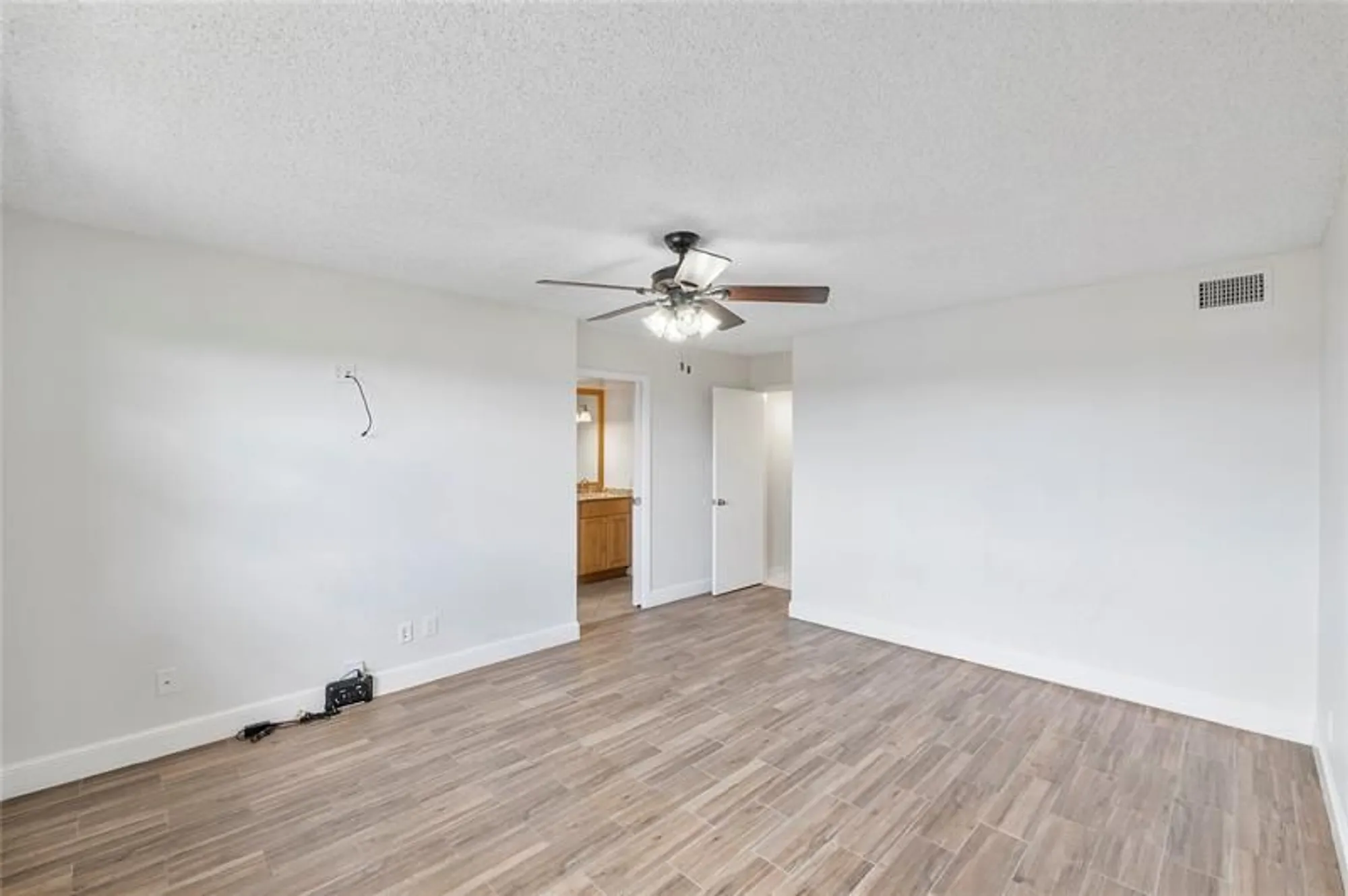 Property Slideshow image 5 of 15 | 4930 e sabal palm blvd apt 402, Tamarac, FL, 33319