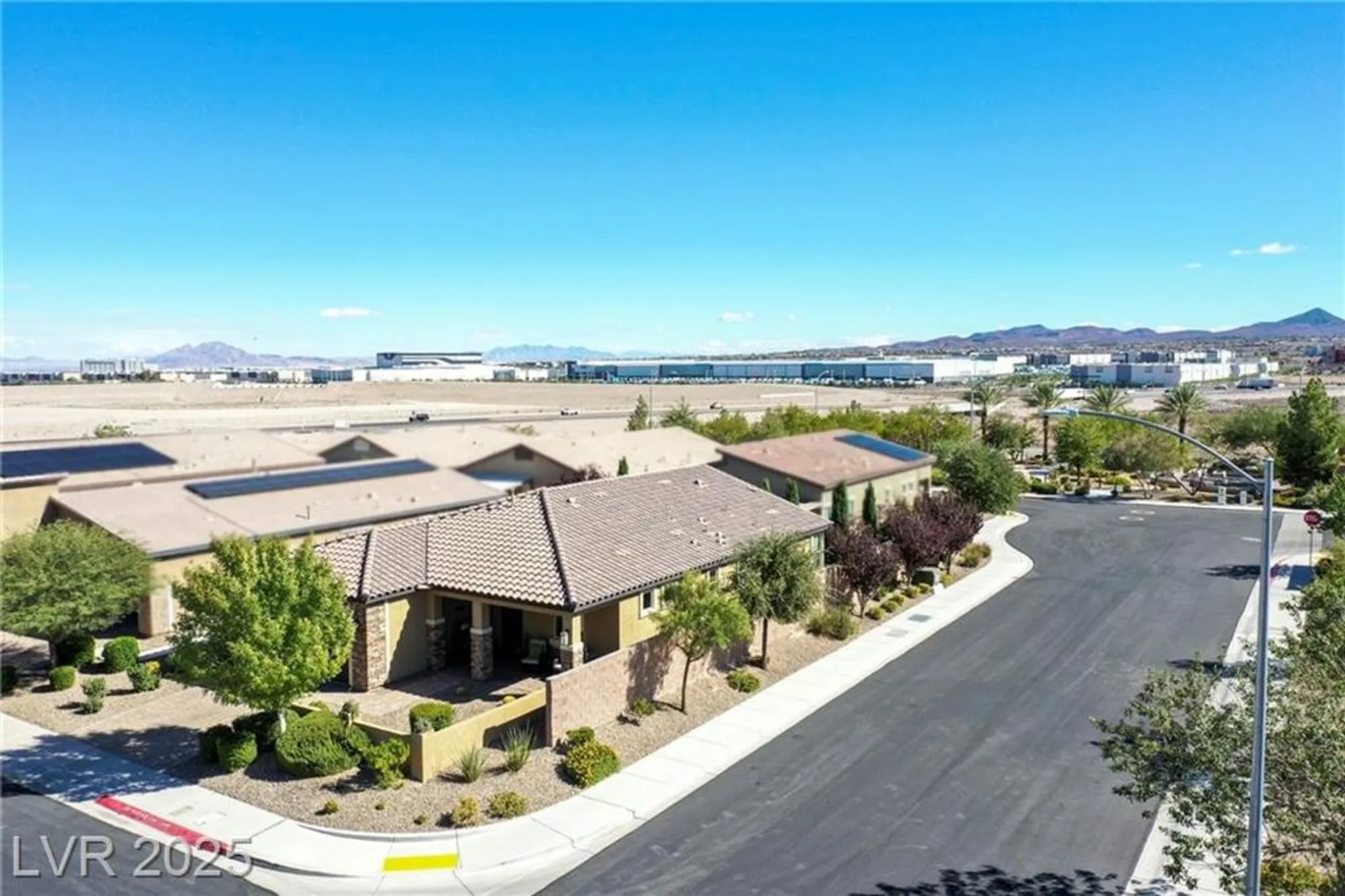 Property Slideshow image 57 of 68 | 1844 wolfcreek falls ct, Henderson, NV, 89044