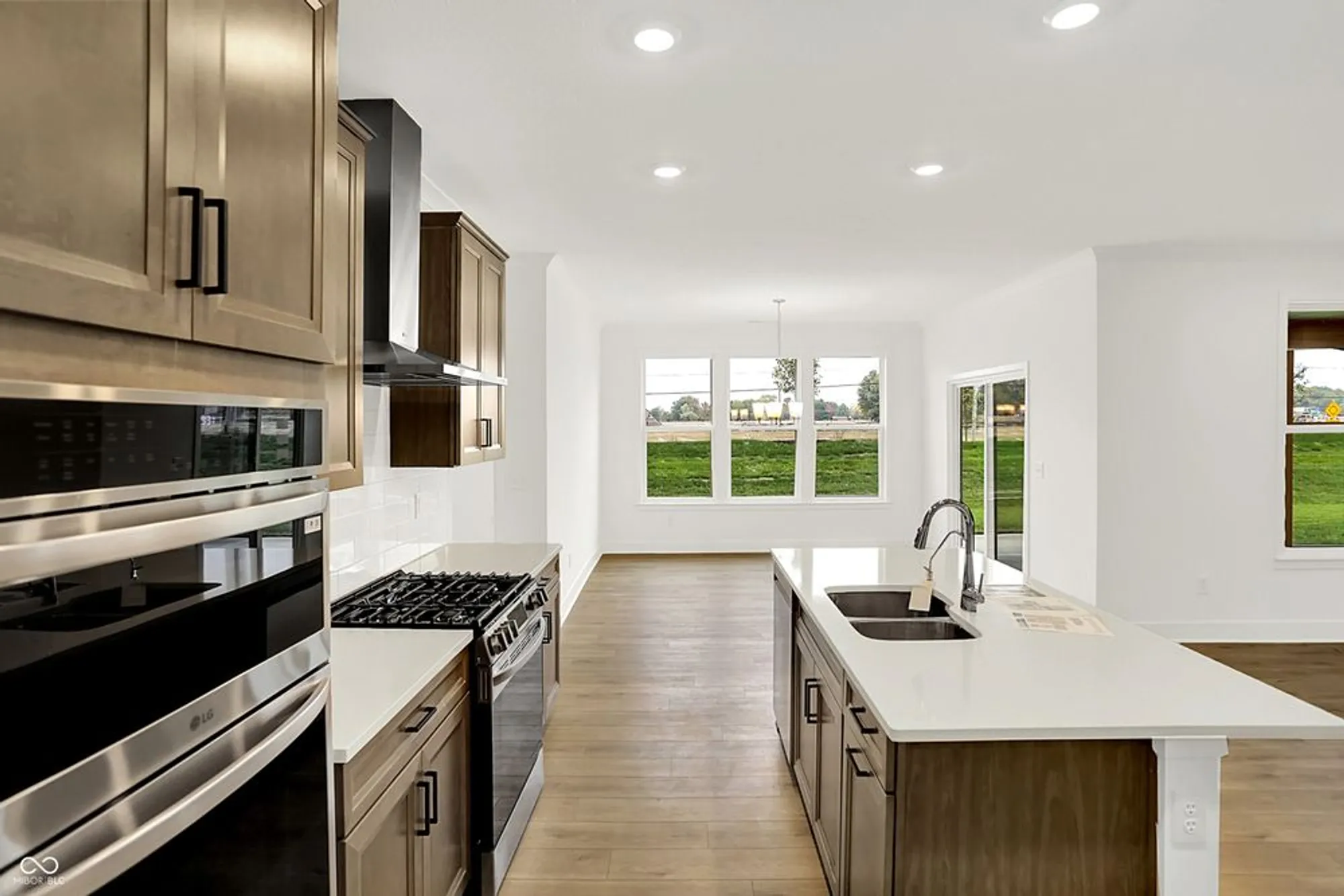 Property Slideshow image 23 of 52 | 5076 foxley park ln, Avon, IN, 46123