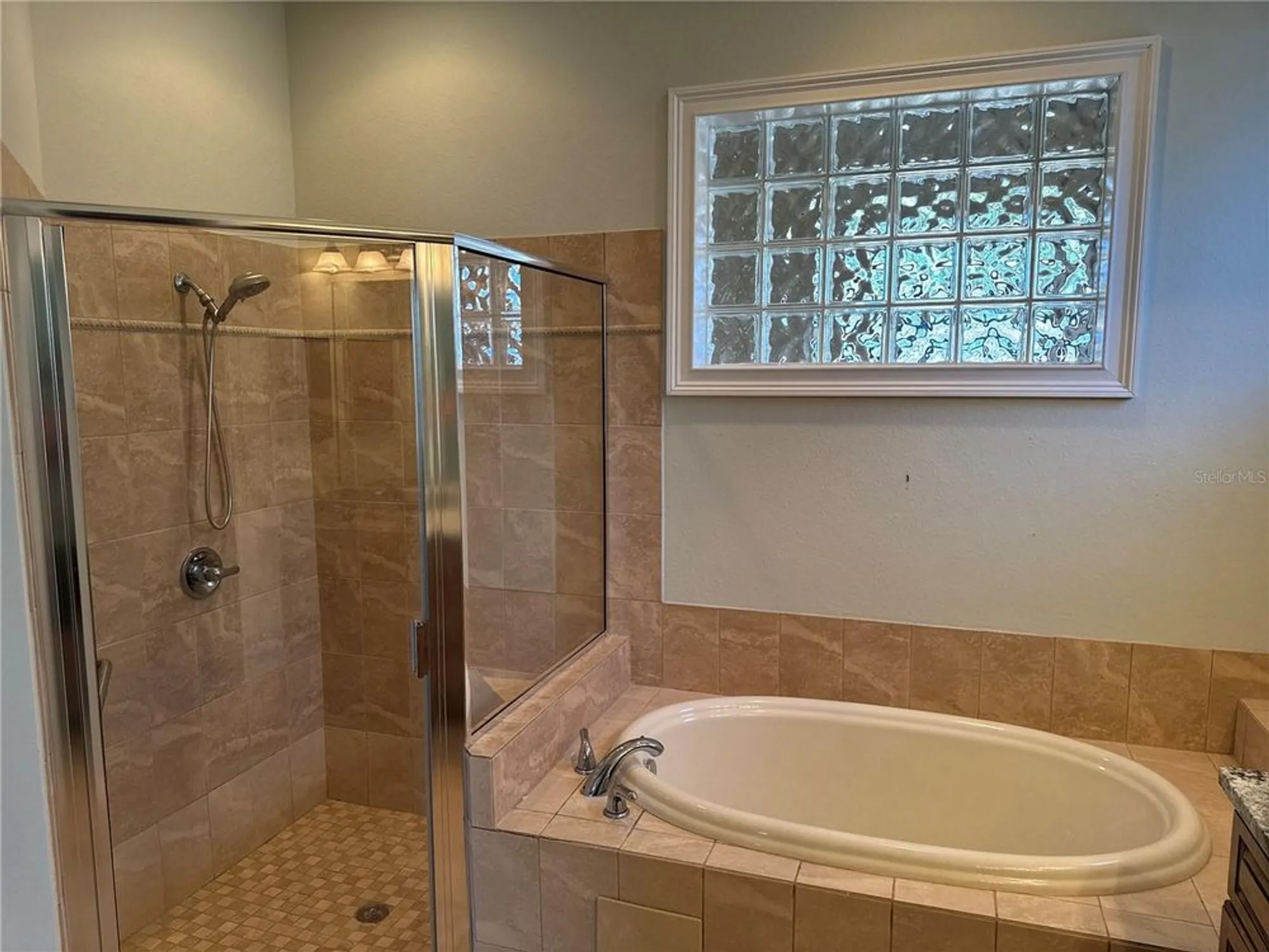 Property Slideshow image 15 of 29 | 832 king leon way, Sun City Center, FL, 33573