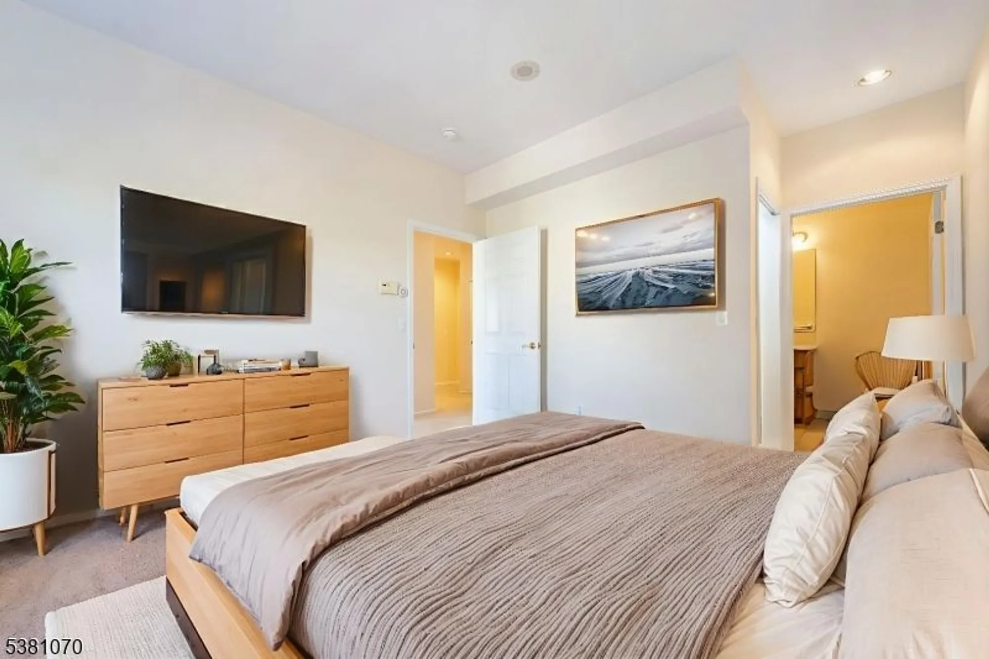 Property Slideshow image 15 of 31 | 9302 richmond rd # 302, West Milford, NJ, 07480