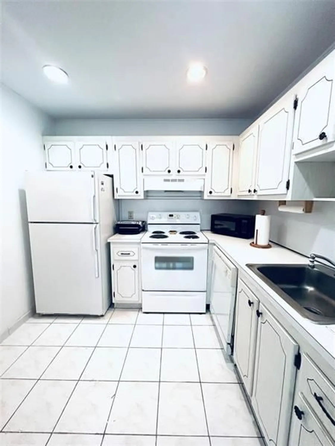 Property Slideshow image 7 of 20 | 226 brittany e unit e, Delray Beach, FL, 33446