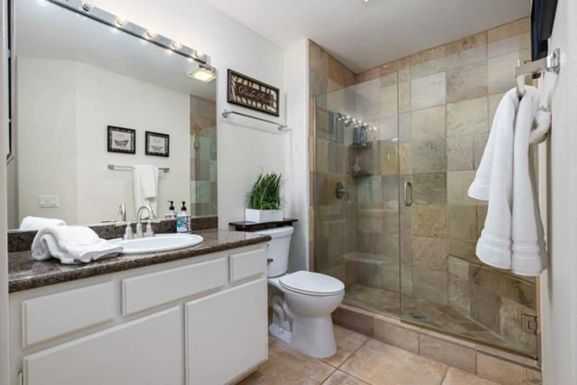 Property Slideshow image 17 of 50 | 55406 laurel vly, La Quinta, CA, 92253