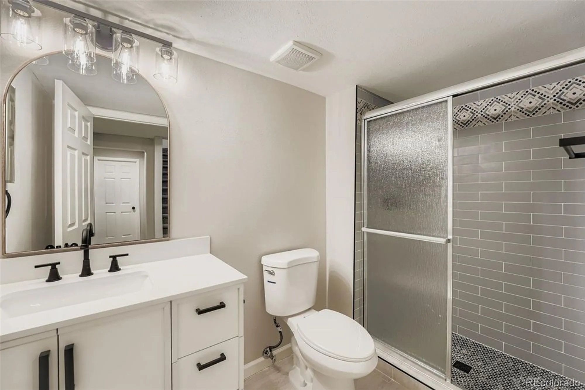 Property Slideshow image 20 of 22 | 2800 s heather gardens way b, Aurora, CO, 80014