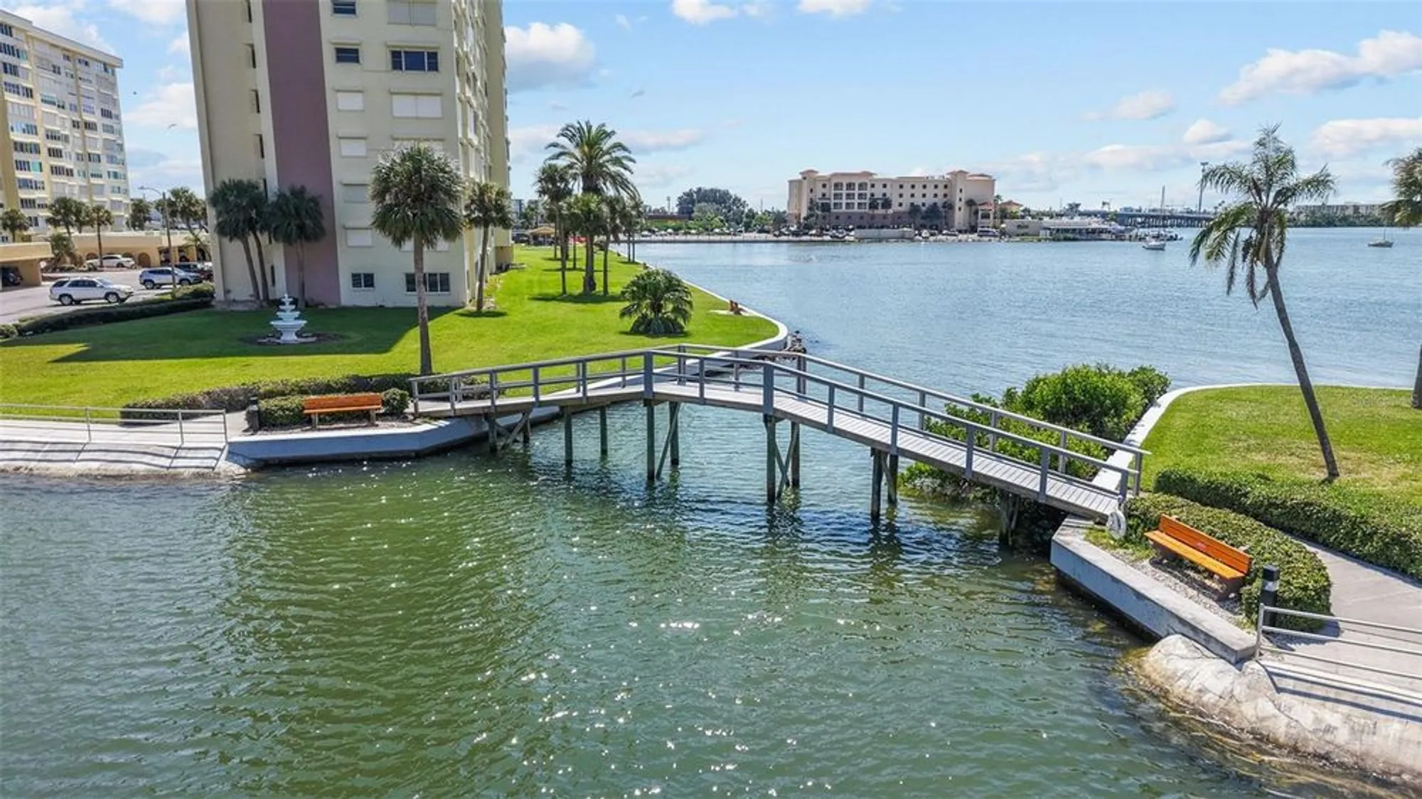 Property Slideshow image 19 of 40 | 4775 cove cir apt 407, Saint Petersburg, FL, 33708