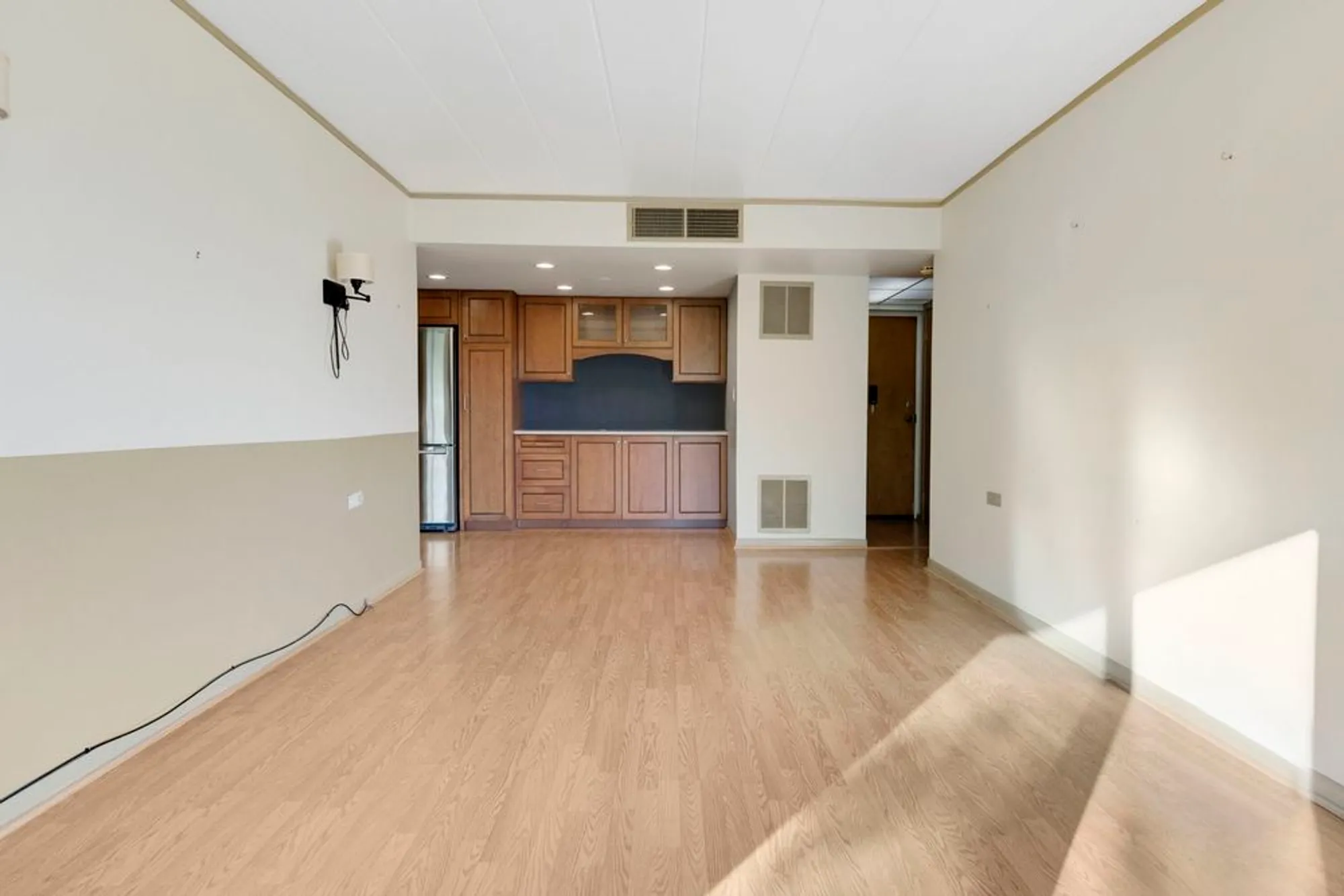 Property Slideshow image 6 of 15 | 5300 walnut ave 18e, Downers Grove, IL, 60515