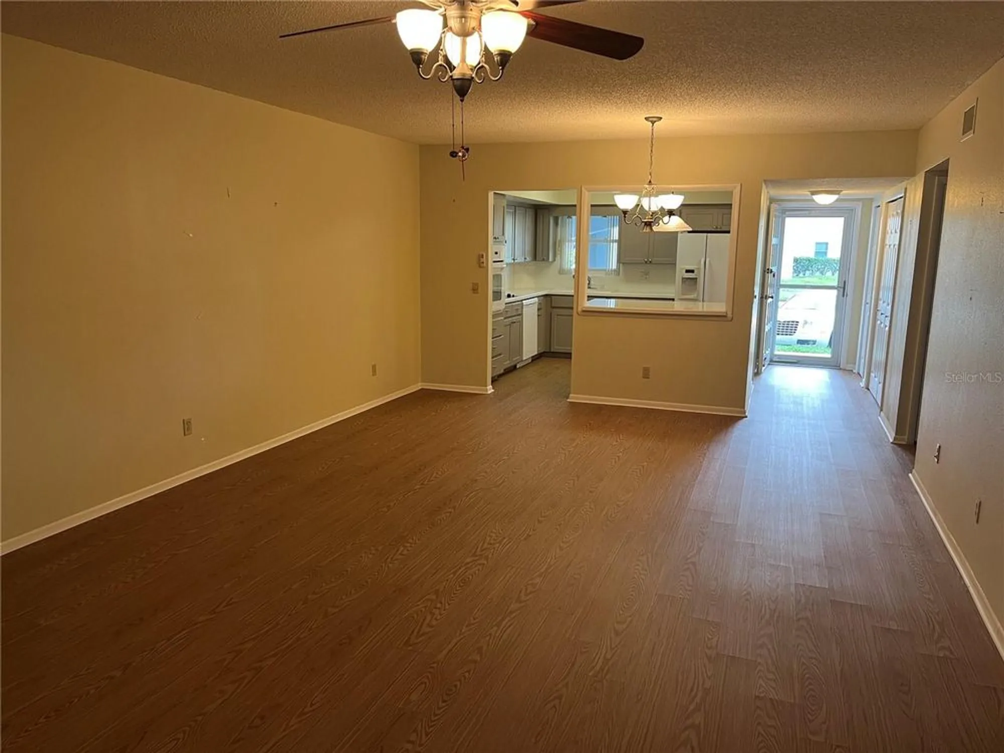 Property Slideshow image 11 of 53 | 2410 franciscan dr 18, Clearwater, FL, 33763