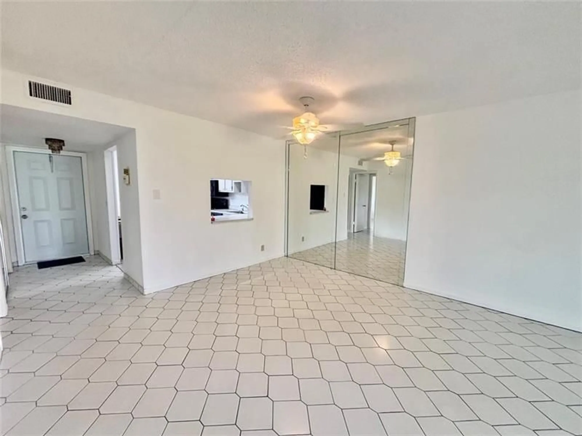 Property Slideshow image 8 of 32 | 7600 nw 5th pl apt 102, Margate, FL, 33063