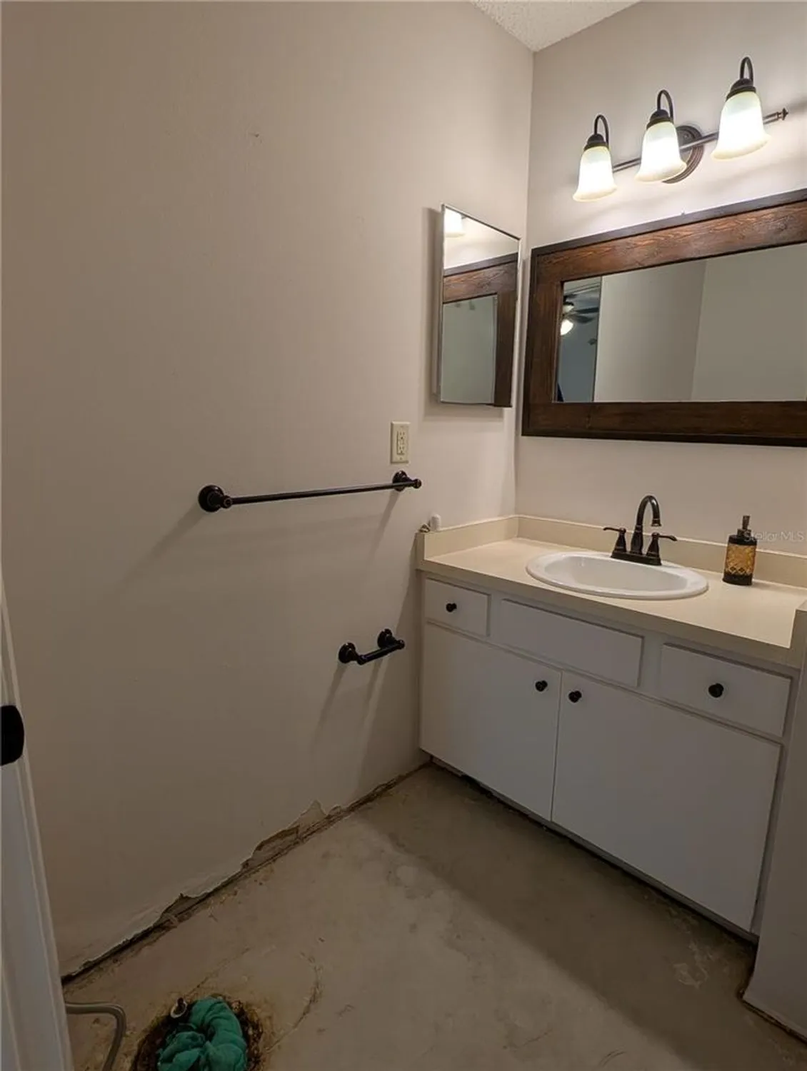 Property Slideshow image 14 of 16 | 4567 shoshone trl # 167, Sarasota, FL, 34233