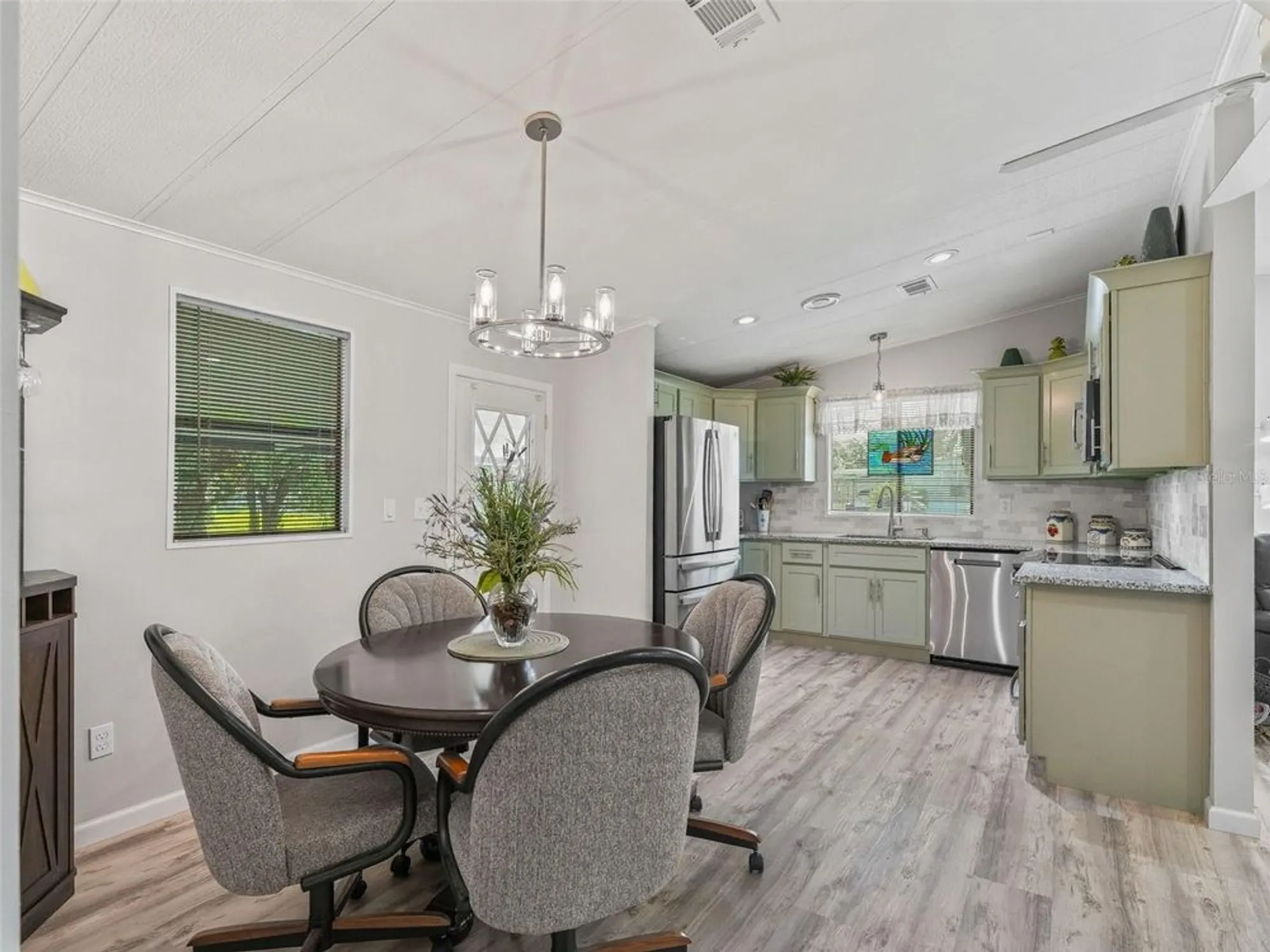 Property Slideshow image 6 of 37 | 1708 lauren ln, Lady Lake, FL, 32159