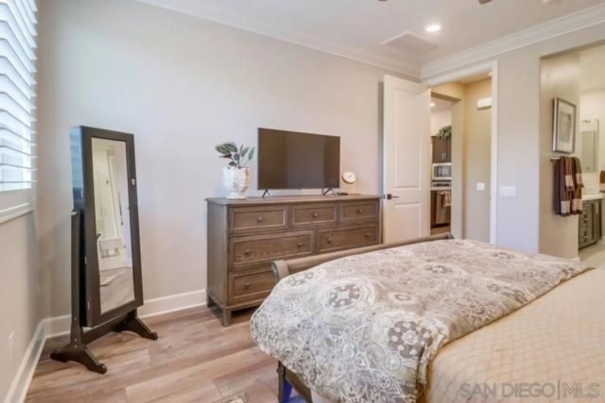 Property Slideshow image 18 of 40 | 16750 coyote bush dr unit 31, San Diego, CA, 92127