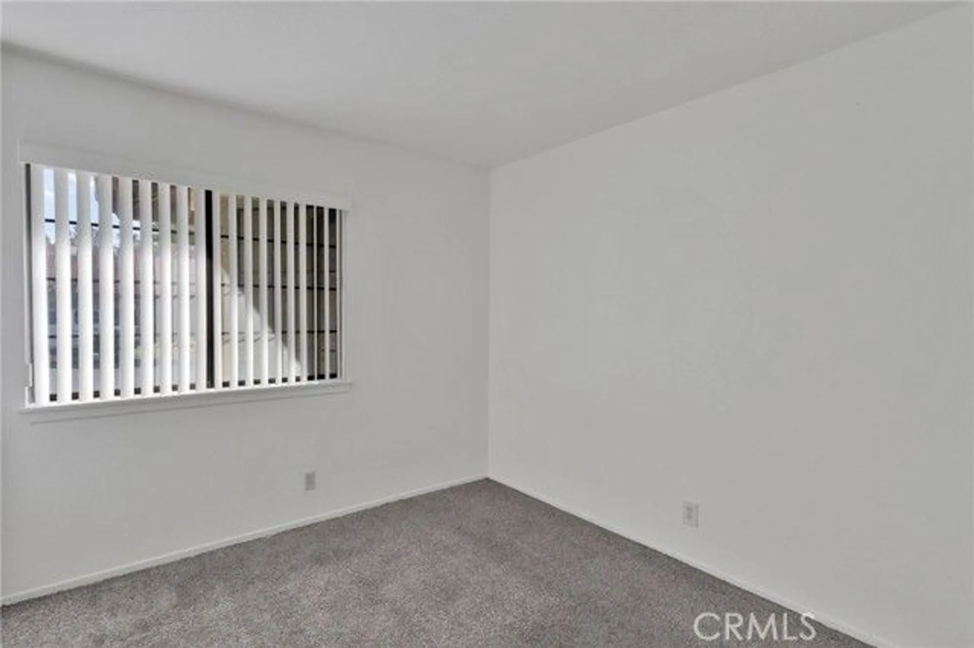 Property Slideshow image 28 of 36 | 19175 elm dr, Apple Valley, CA, 92308