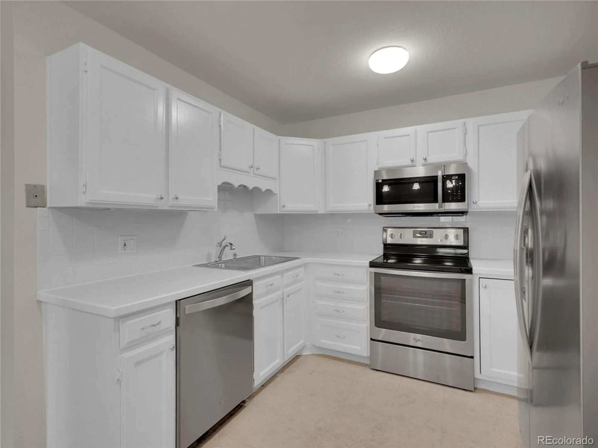 Property Slideshow image 4 of 40 | 3144 s wheeling way apt 206, Aurora, CO, 80014