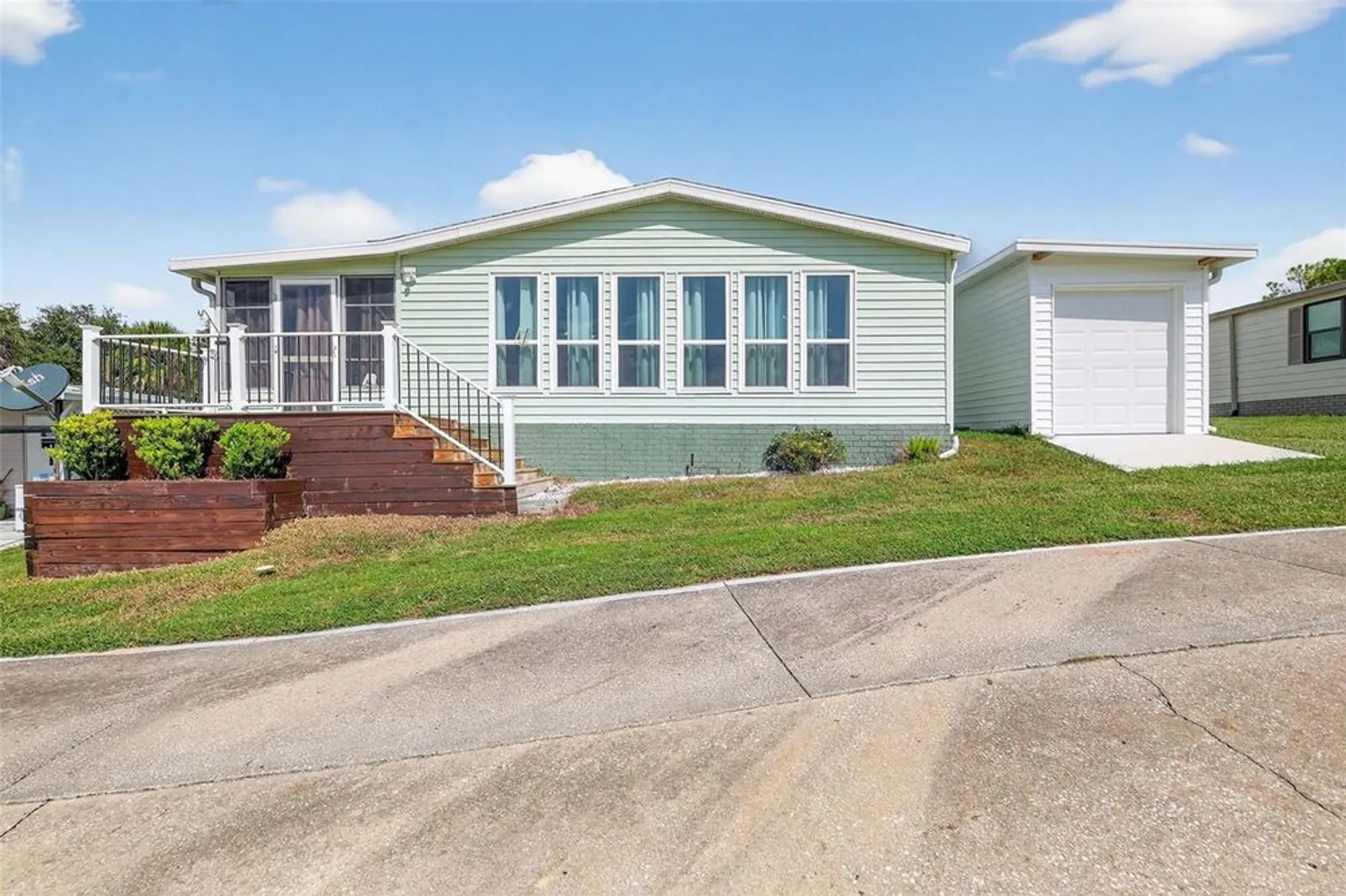 Property Slideshow image 4 of 30 | 1604 kiley ct, Lady Lake, FL, 32159