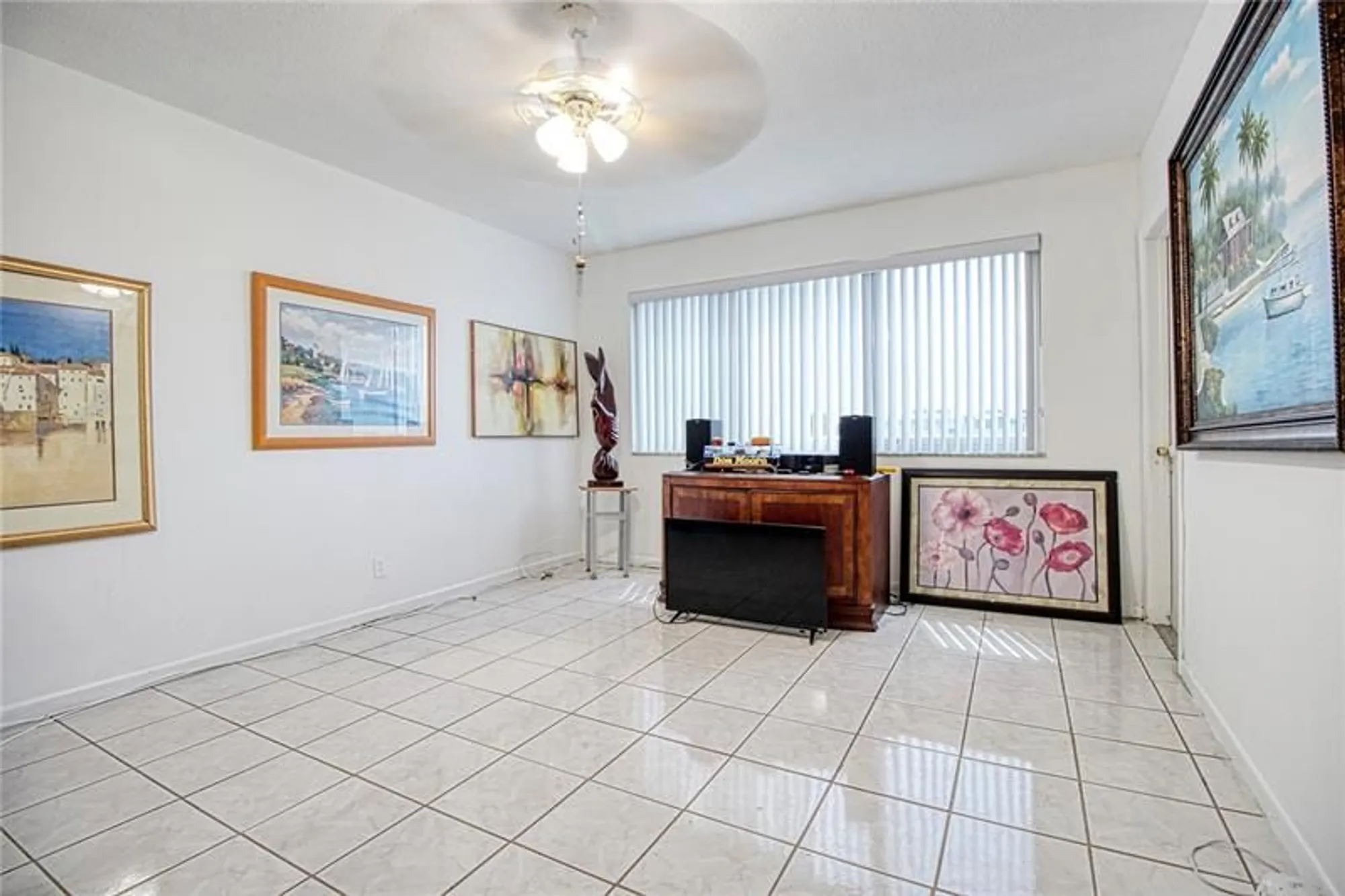 Property Slideshow image 8 of 49 | 2300 park ln 311, Hollywood, FL, 33021