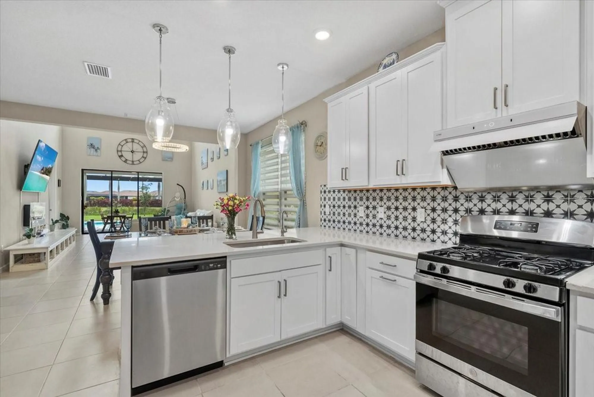 Property Slideshow image 9 of 71 | 10117 milky way cir, Sarasota, FL, 34241