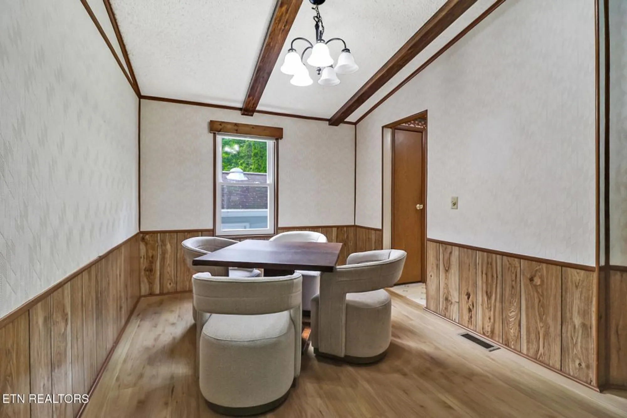 Property Slideshow image 10 of 28 | 20 robin hood ln, Crossville, TN, 38558