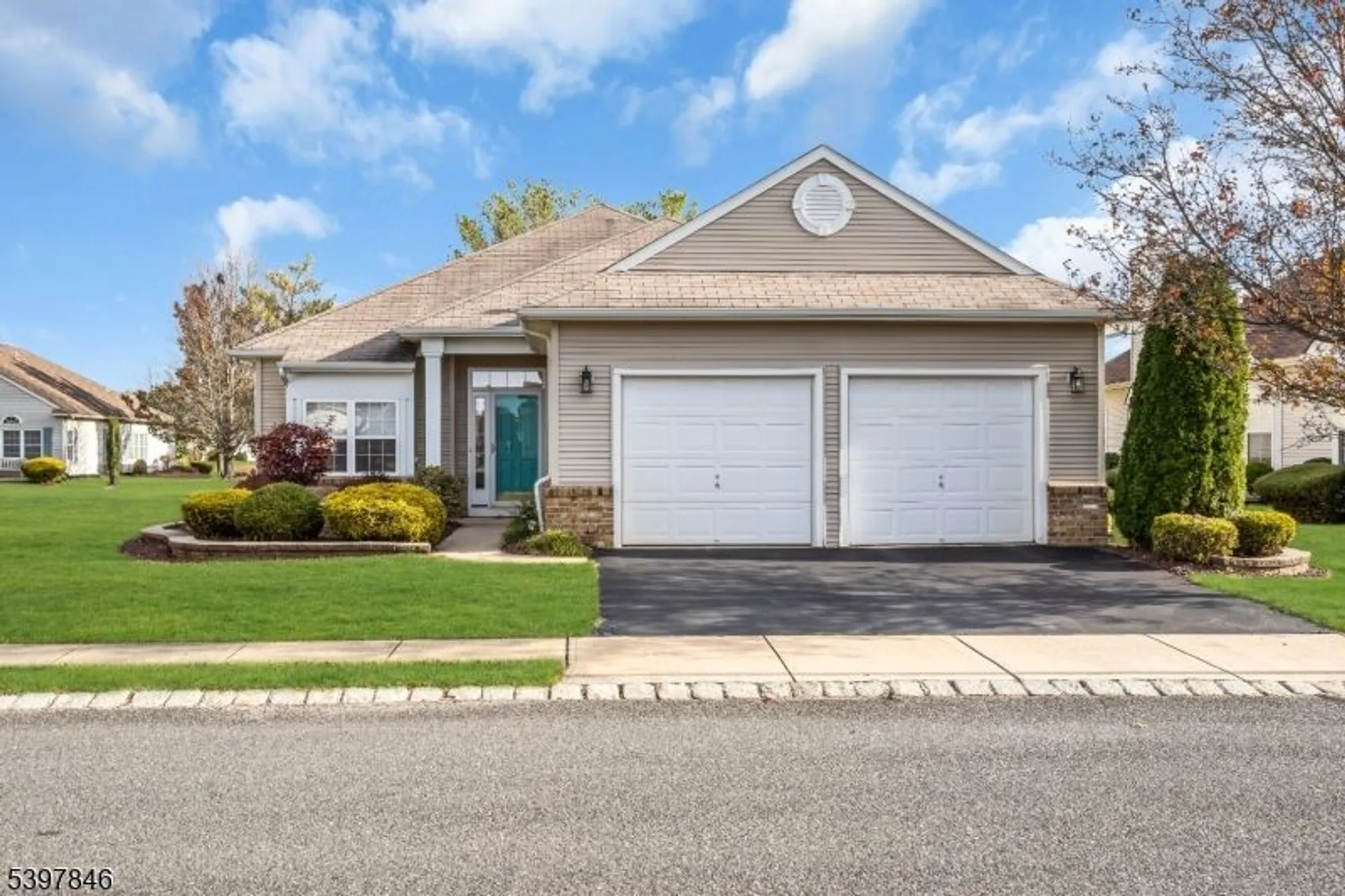 Property Slideshow image 5 of 49 | 6 margaux dr, Manchester Tw, NJ, 08759