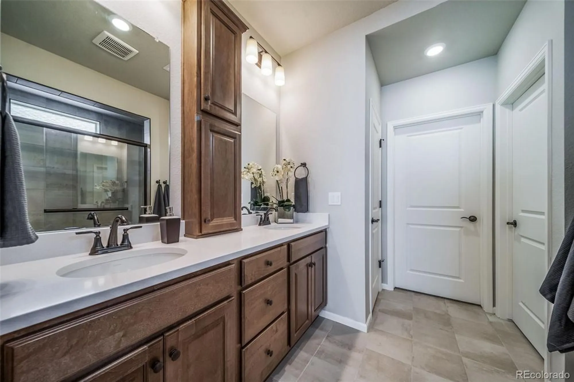 Property Slideshow image 13 of 18 | 21927 e 51st dr, Aurora, CO, 80019