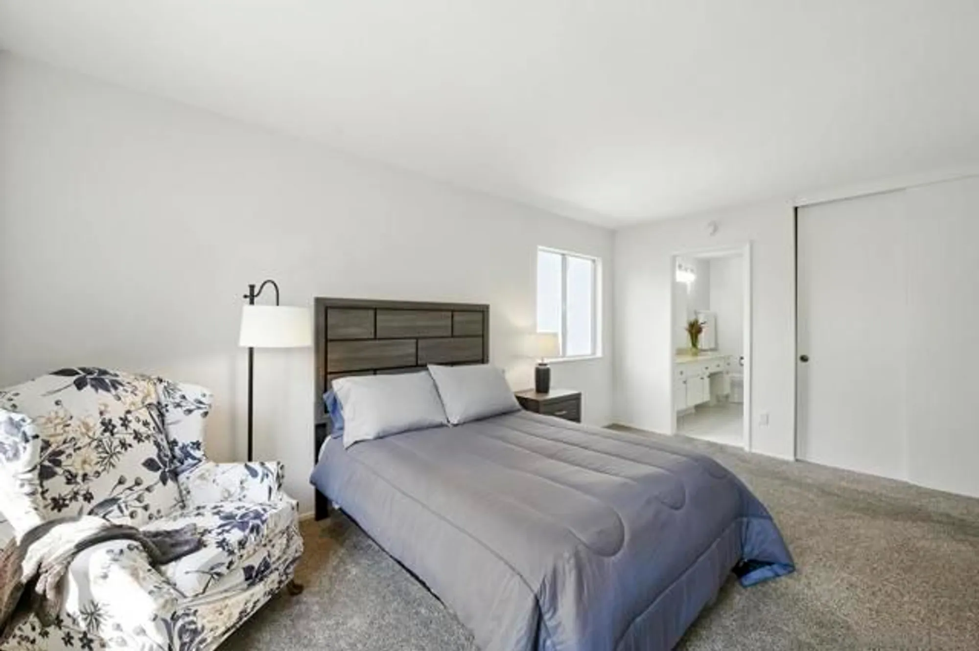 Property Slideshow image 13 of 35 | 16660 roca dr, San Diego, CA, 92128