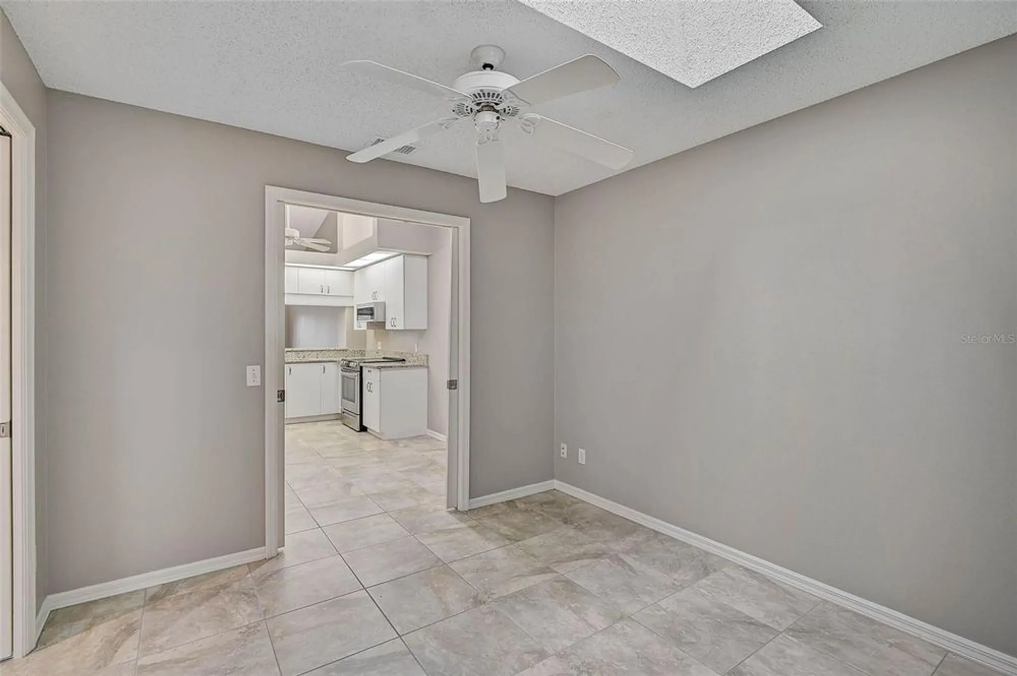Property Slideshow image 14 of 50 | 7146 lakeside dr, Sarasota, FL, 34243
