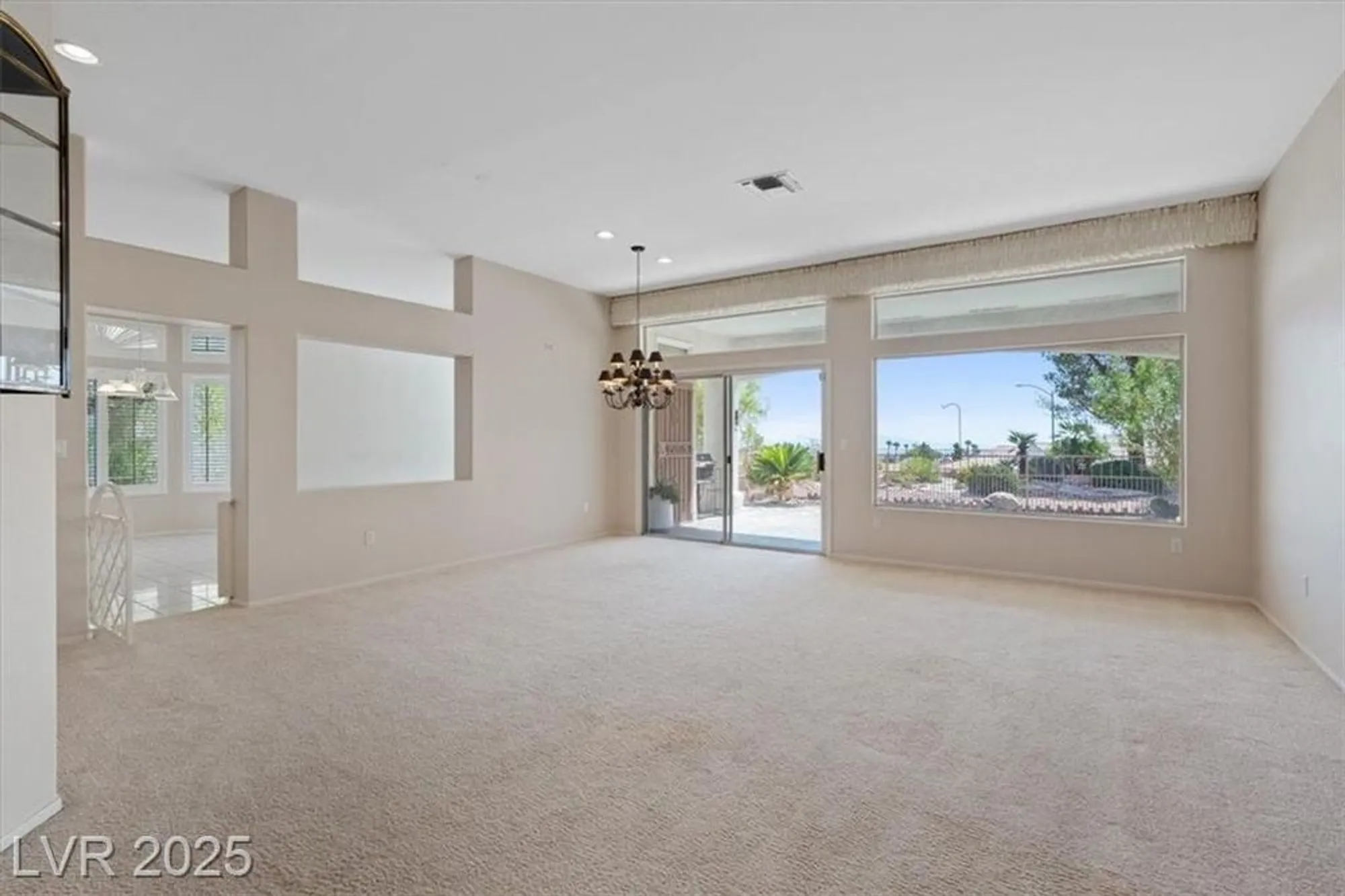 Property Slideshow image 4 of 34 | 2524 banora point dr, Las Vegas, NV, 89134
