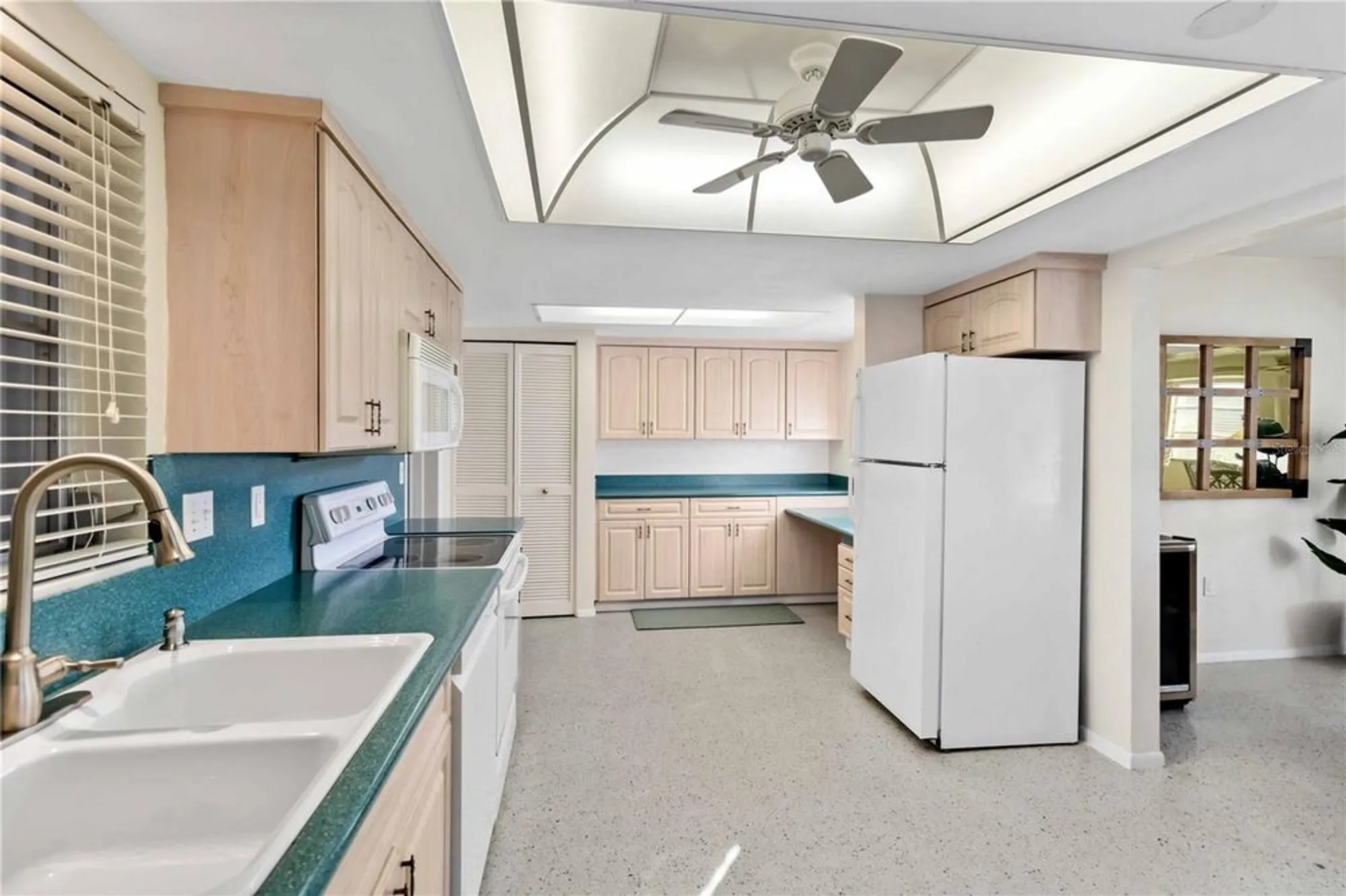 Property Slideshow image 31 of 66 | 3220 southfield ln 810, Sarasota, FL, 34239