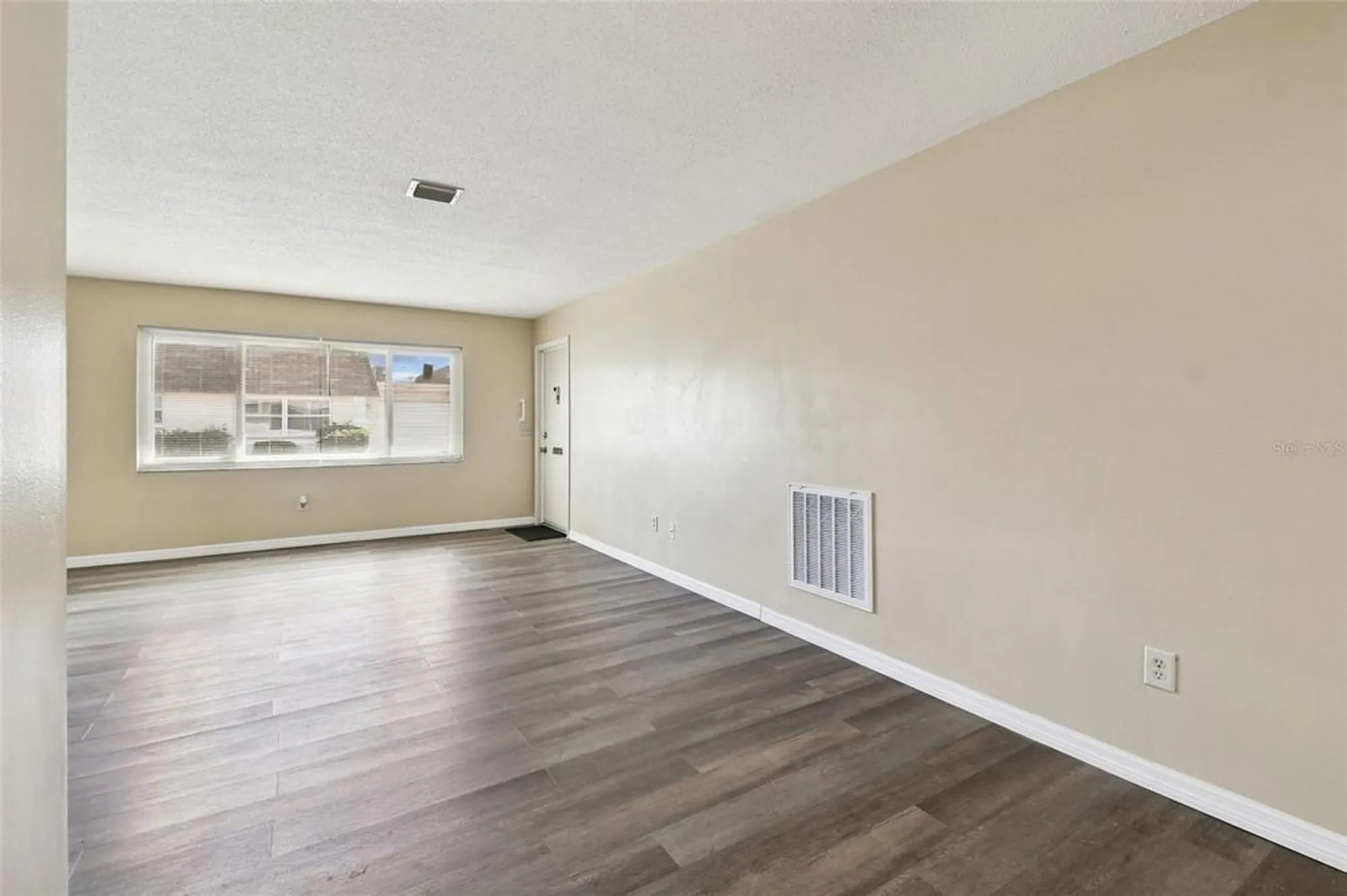 Property Slideshow image 10 of 51 | 8472 68th way, Pinellas Park, FL, 33781