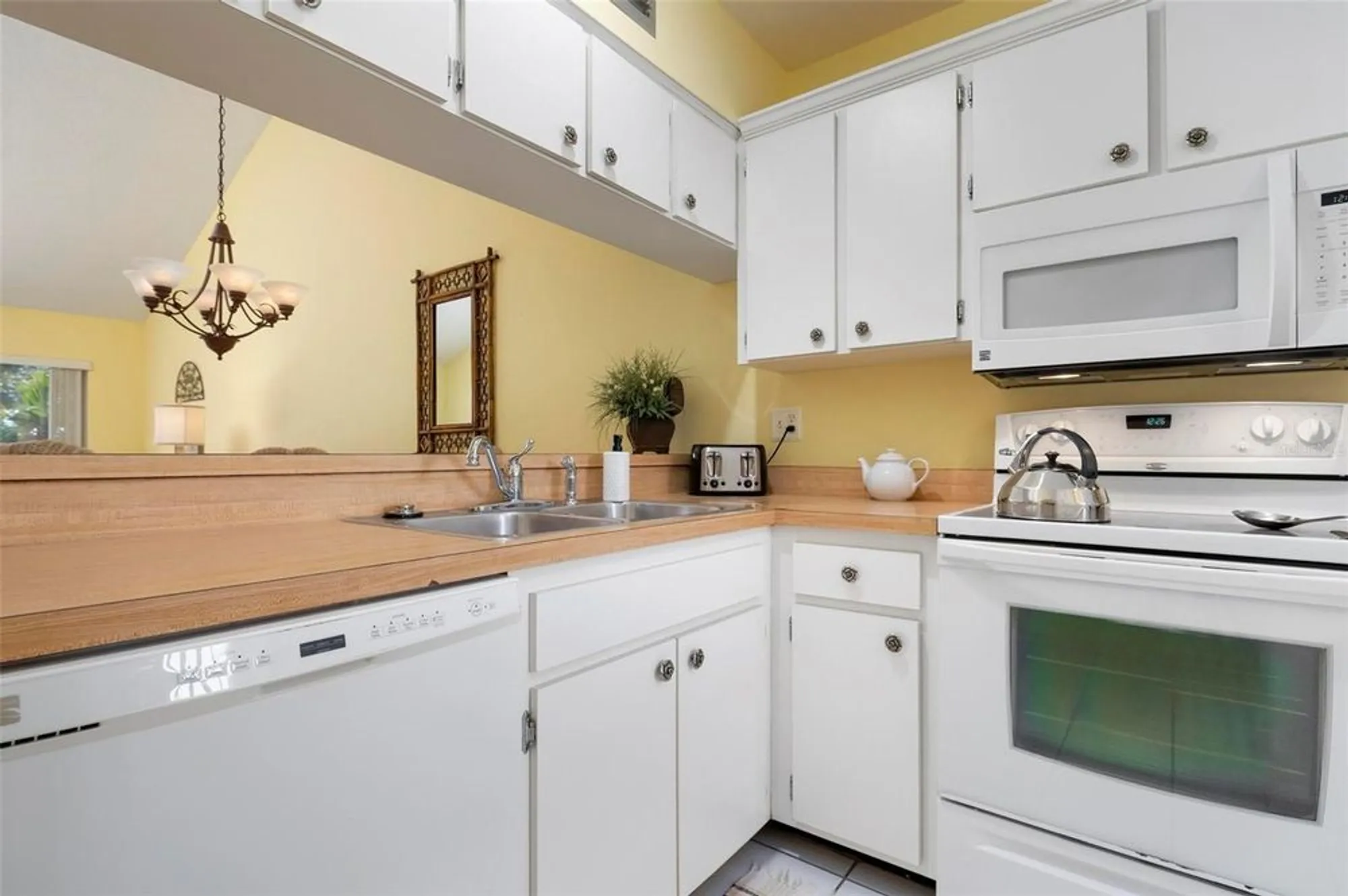 Property Slideshow image 11 of 68 | 458 cerromar rd 483, Venice, FL, 34293