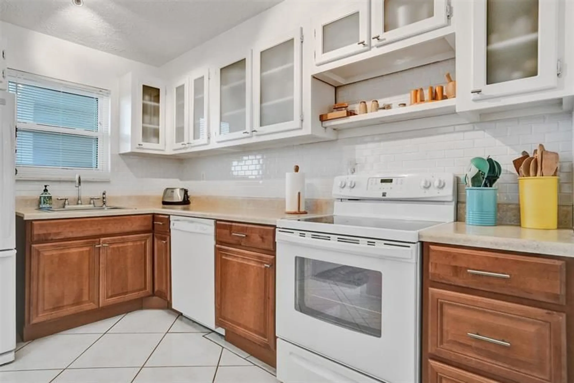 Property Slideshow image 12 of 39 | 5900 nw 44th st apt 602, Lauderhill, FL, 33319