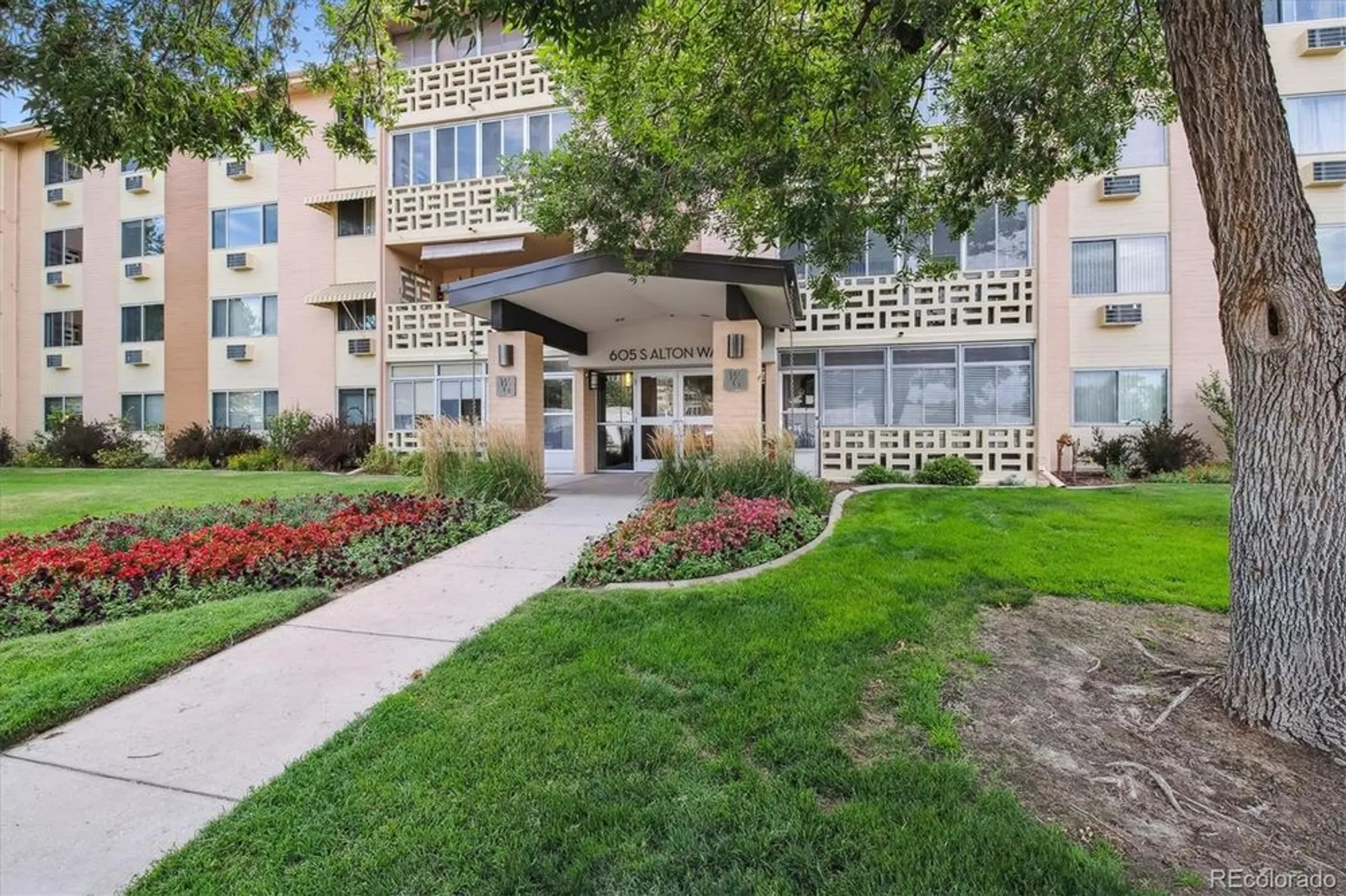 Property Slideshow image 5 of 50 | 605 s alton way apt 9c, Denver, CO, 80247