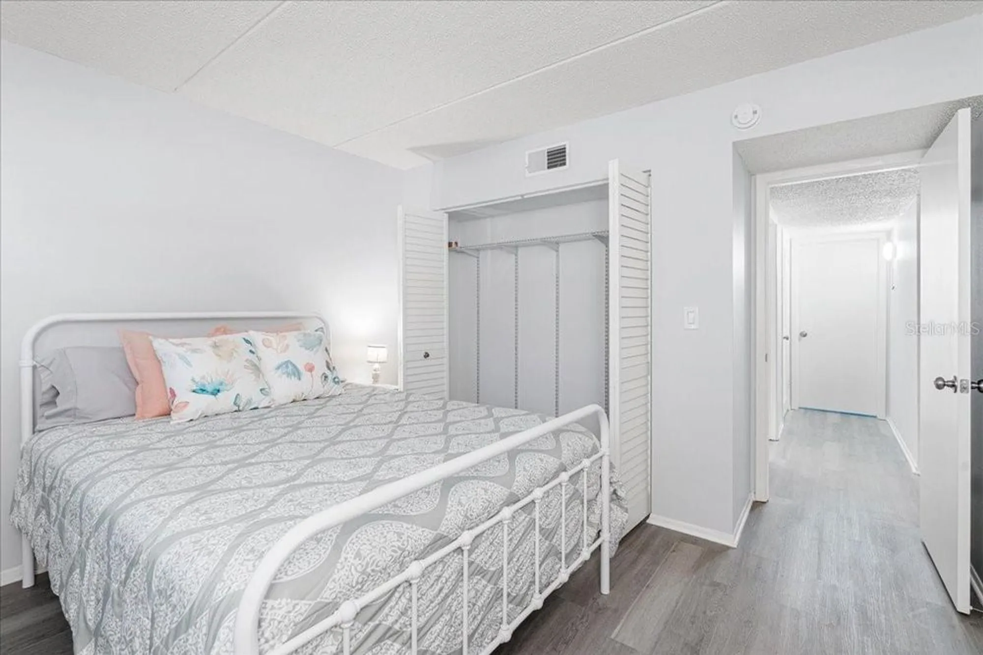 Property Slideshow image 16 of 37 | 821 patricia ave 202, Dunedin, FL, 34698