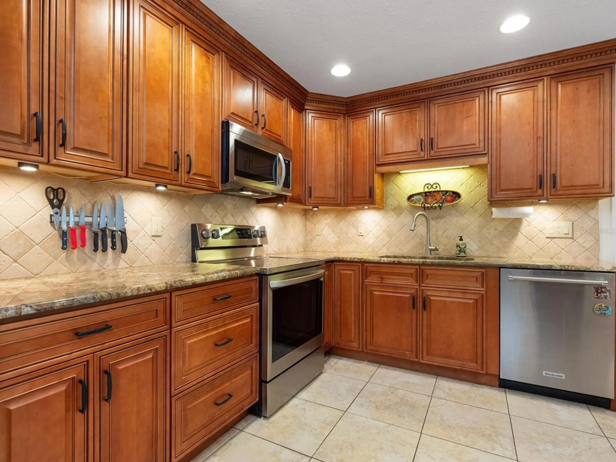 Property Slideshow image 19 of 44 | 4004 wilshire cir 89, Sarasota, FL, 34238