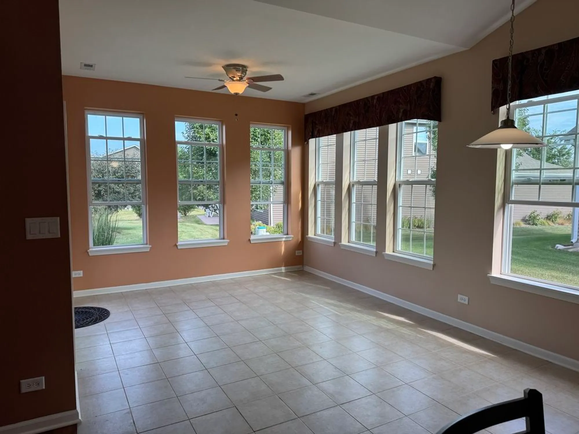 Property Slideshow image 3 of 20 | 870 prescott ln, Pingree Grove, IL, 60140