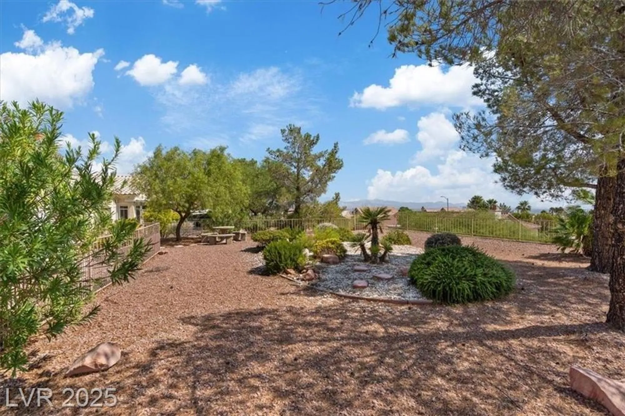 Property Slideshow image 27 of 34 | 2524 banora point dr, Las Vegas, NV, 89134