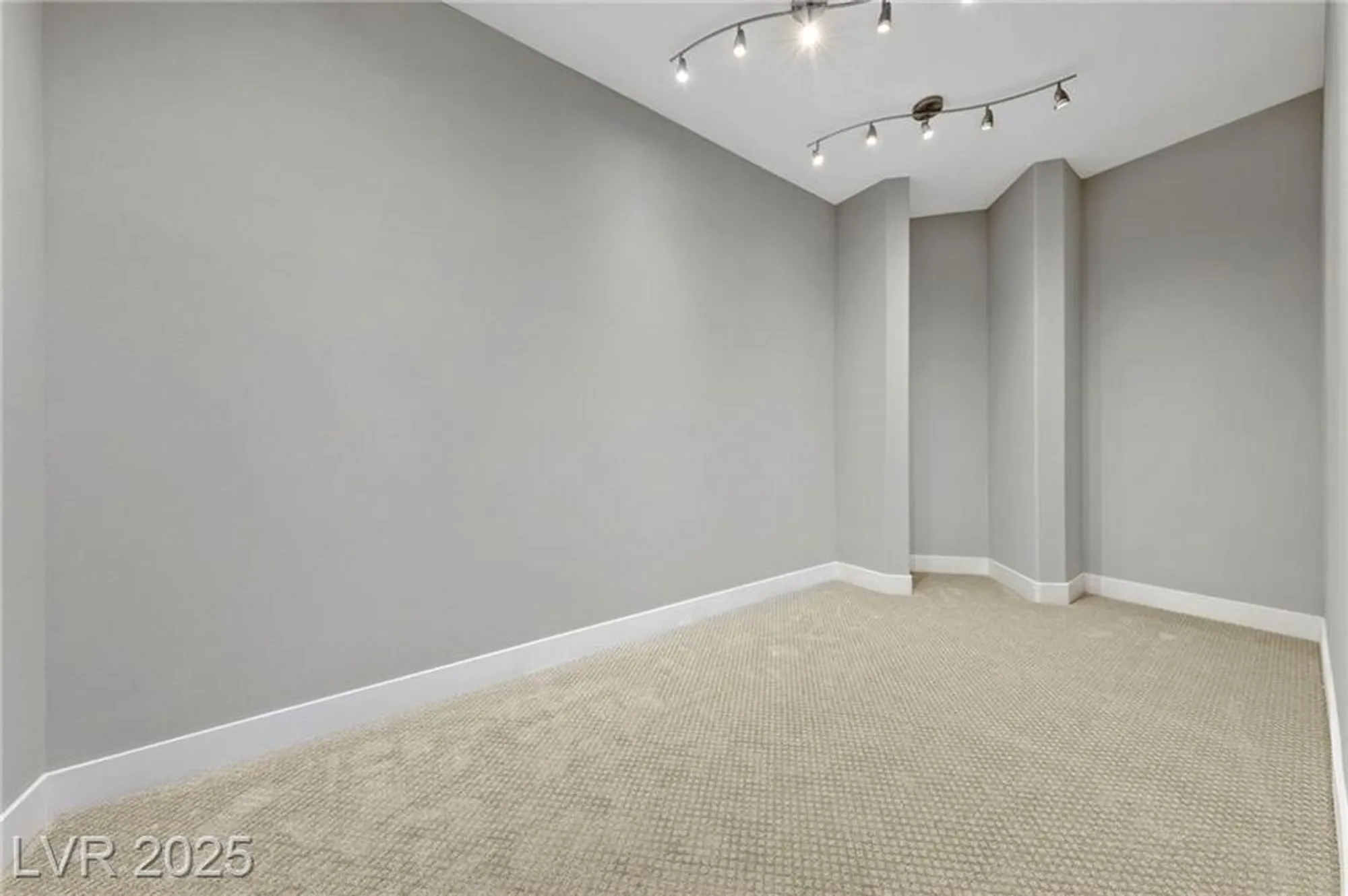 Property Slideshow image 31 of 56 | 2548 faiss dr, Las Vegas, NV, 89134