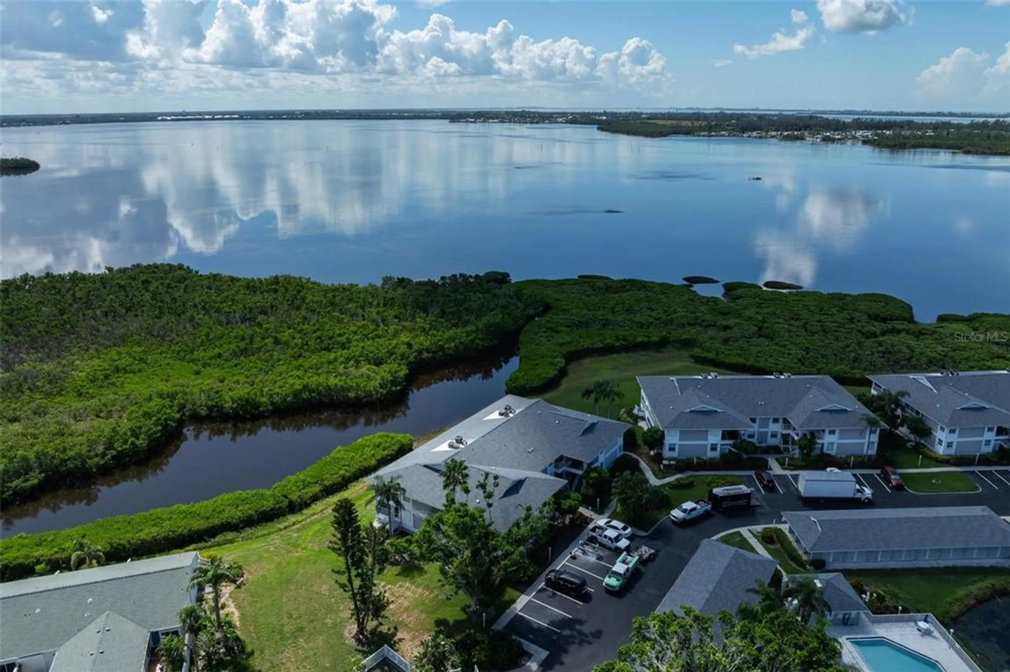 Property Slideshow image 39 of 53 | 1103 edgewater cir # 1103, Bradenton, FL, 34209