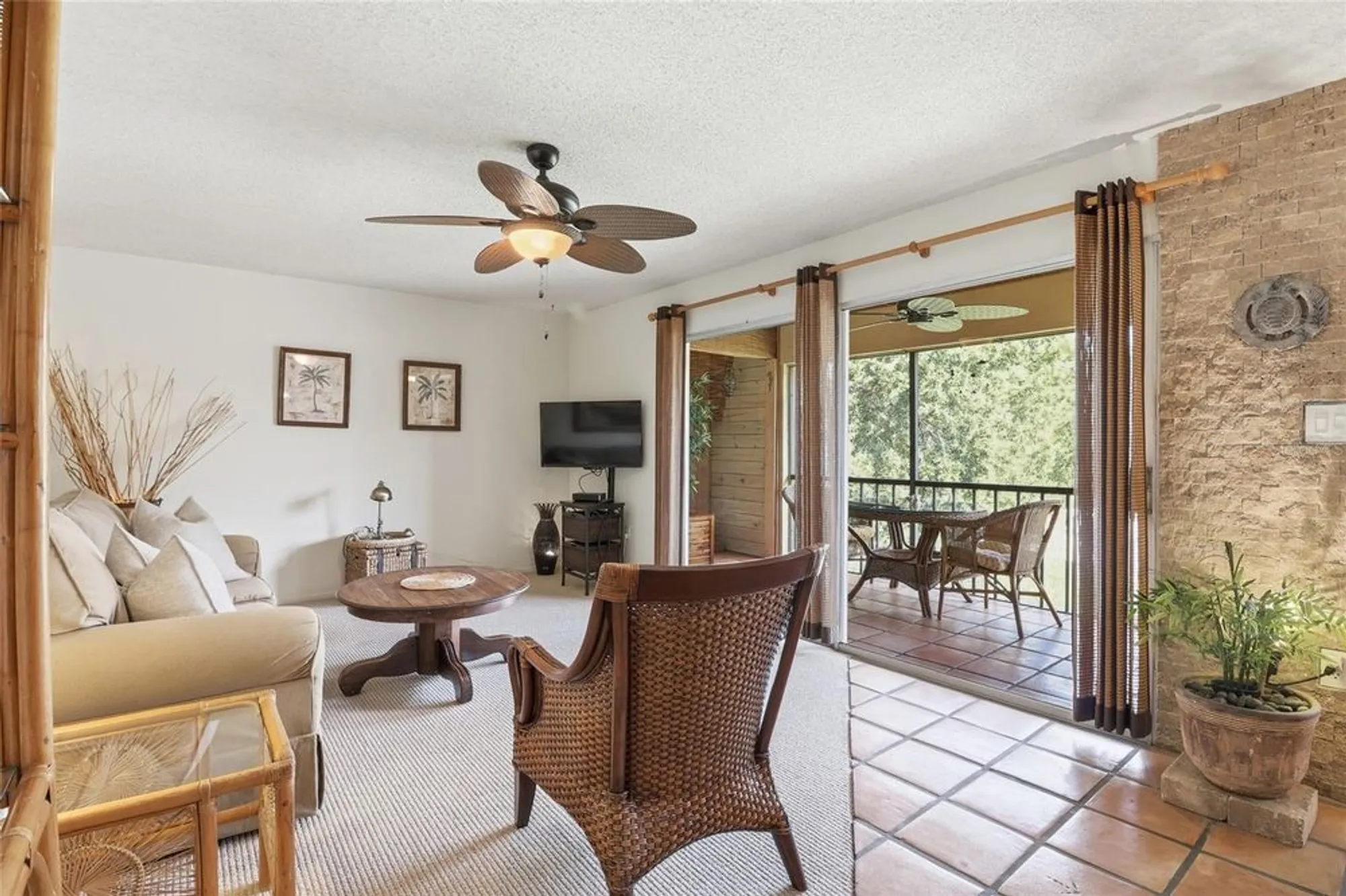Property Slideshow image 14 of 39 | 2447 clubhouse cir 203, Sarasota, FL, 34232