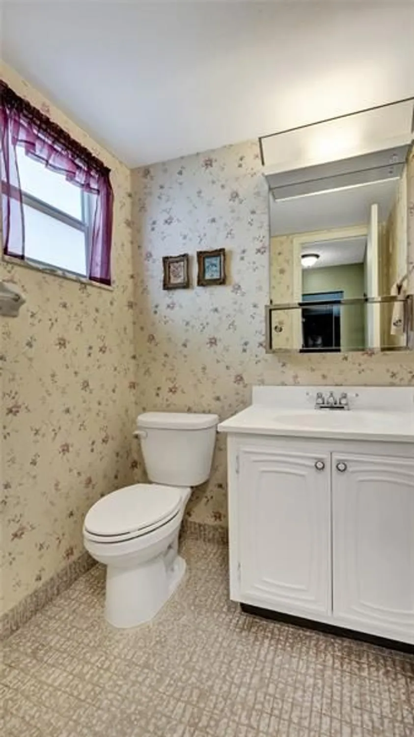 Property Slideshow image 24 of 38 | 32 colonial club dr apt 202, Boynton Beach, FL, 33435